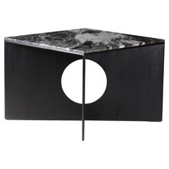 Tavolo da pranzo Cruz in Oak e Golden Night di Studio Mohs