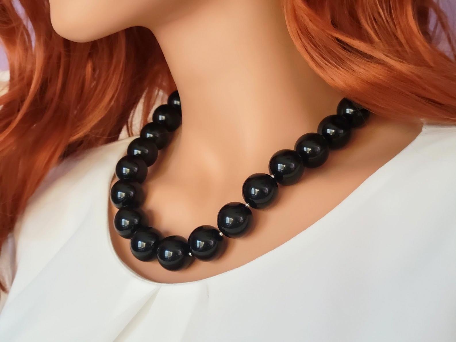 Collana di ossidiana nera con chiusura a cammeo in onice nera in vendita 5
