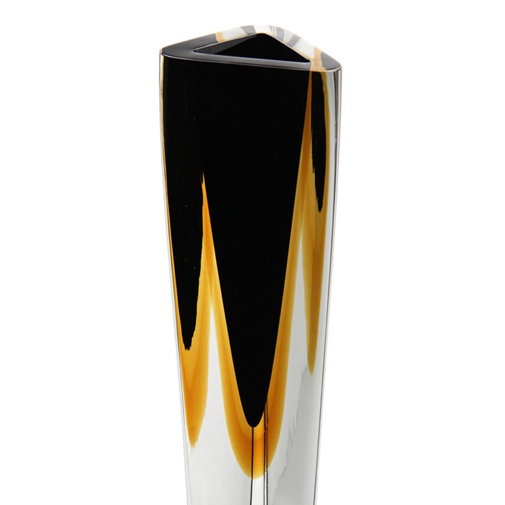Vase Black Ocher High en verre soufflé à la bouche
en verre clair, verre ambré et smocked foncé 
finition du verre.