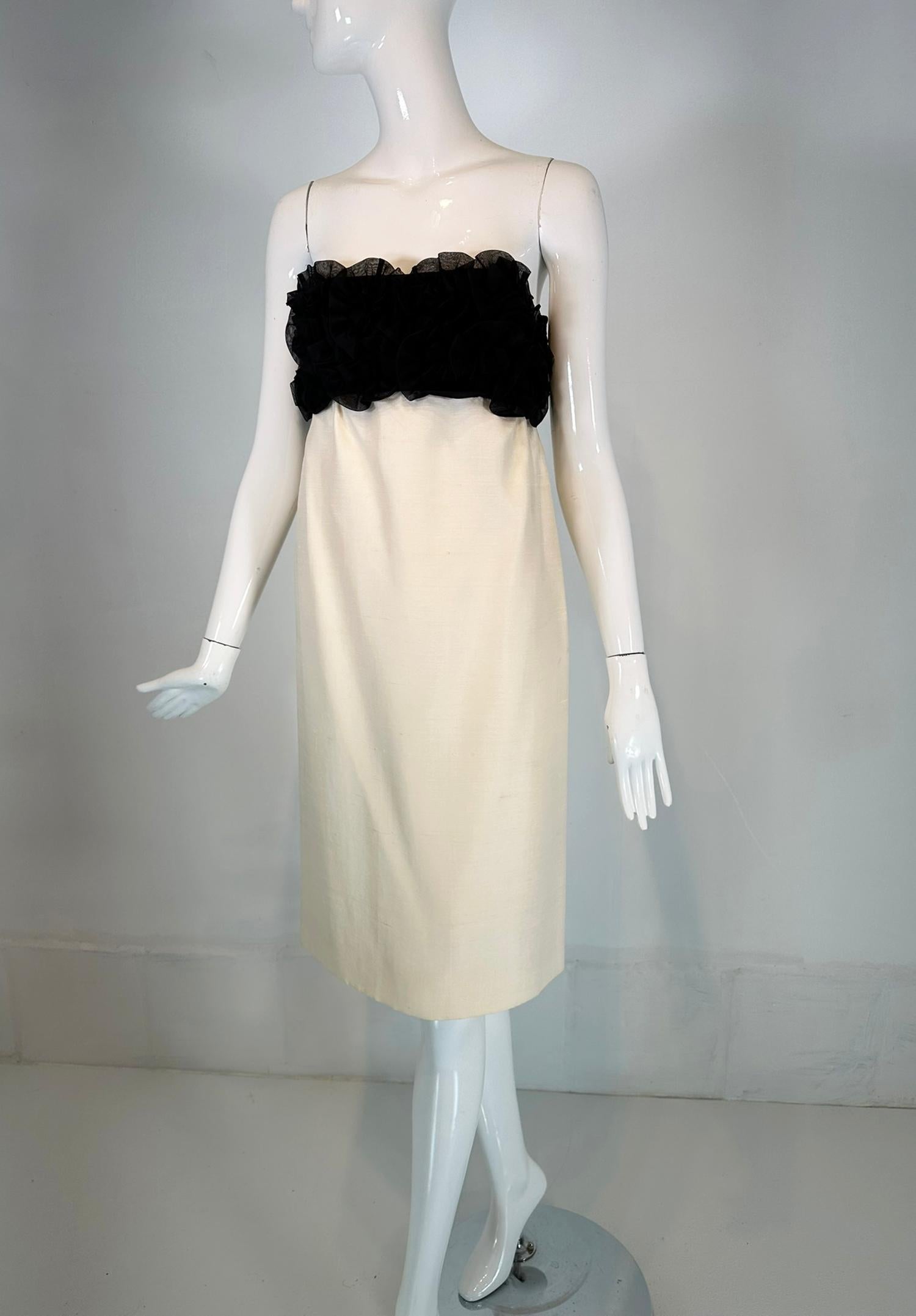 Black & Off White Organza & Slub Silk Strapless Cocktail Dress 1960s S.H. Hirsh For Sale 7