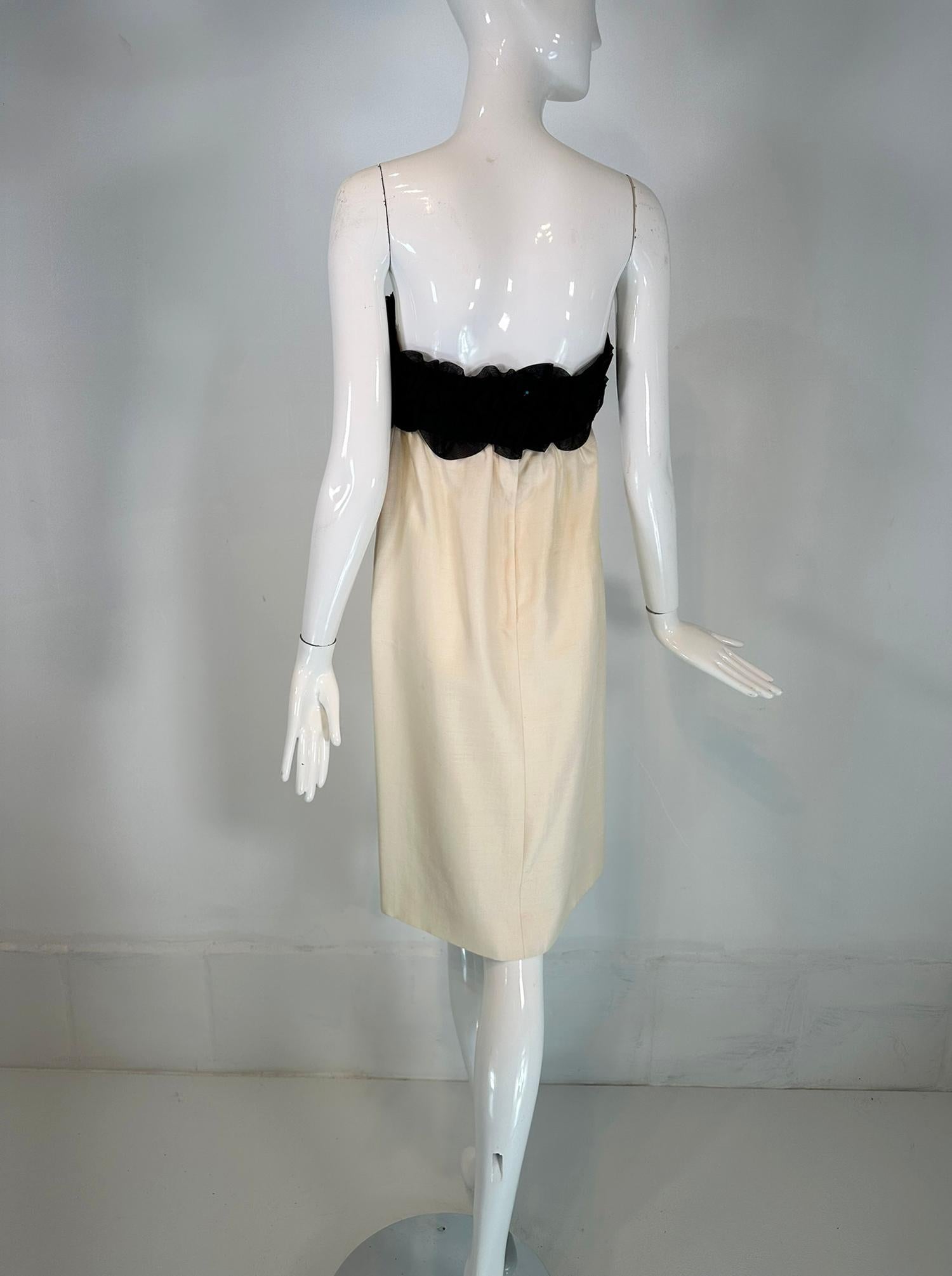 Black & Off White Organza & Slub Silk Strapless Cocktail Dress 1960s S.H. Hirsh For Sale 2