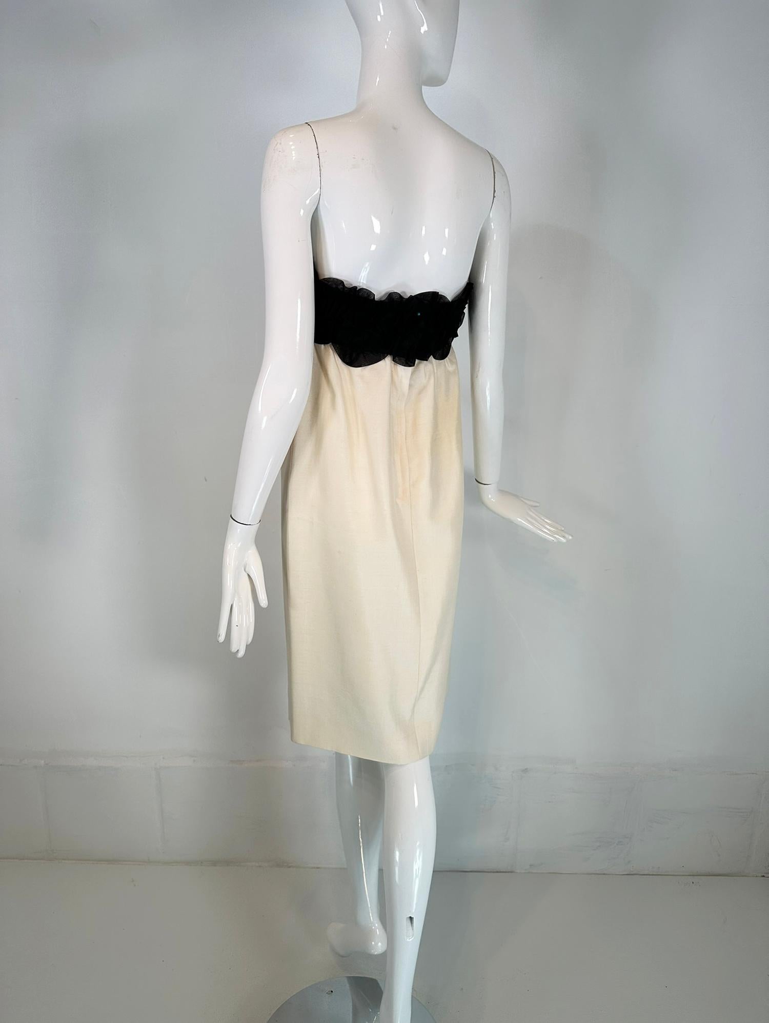Black & Off White Organza & Slub Silk Strapless Cocktail Dress 1960s S.H. Hirsh For Sale 3