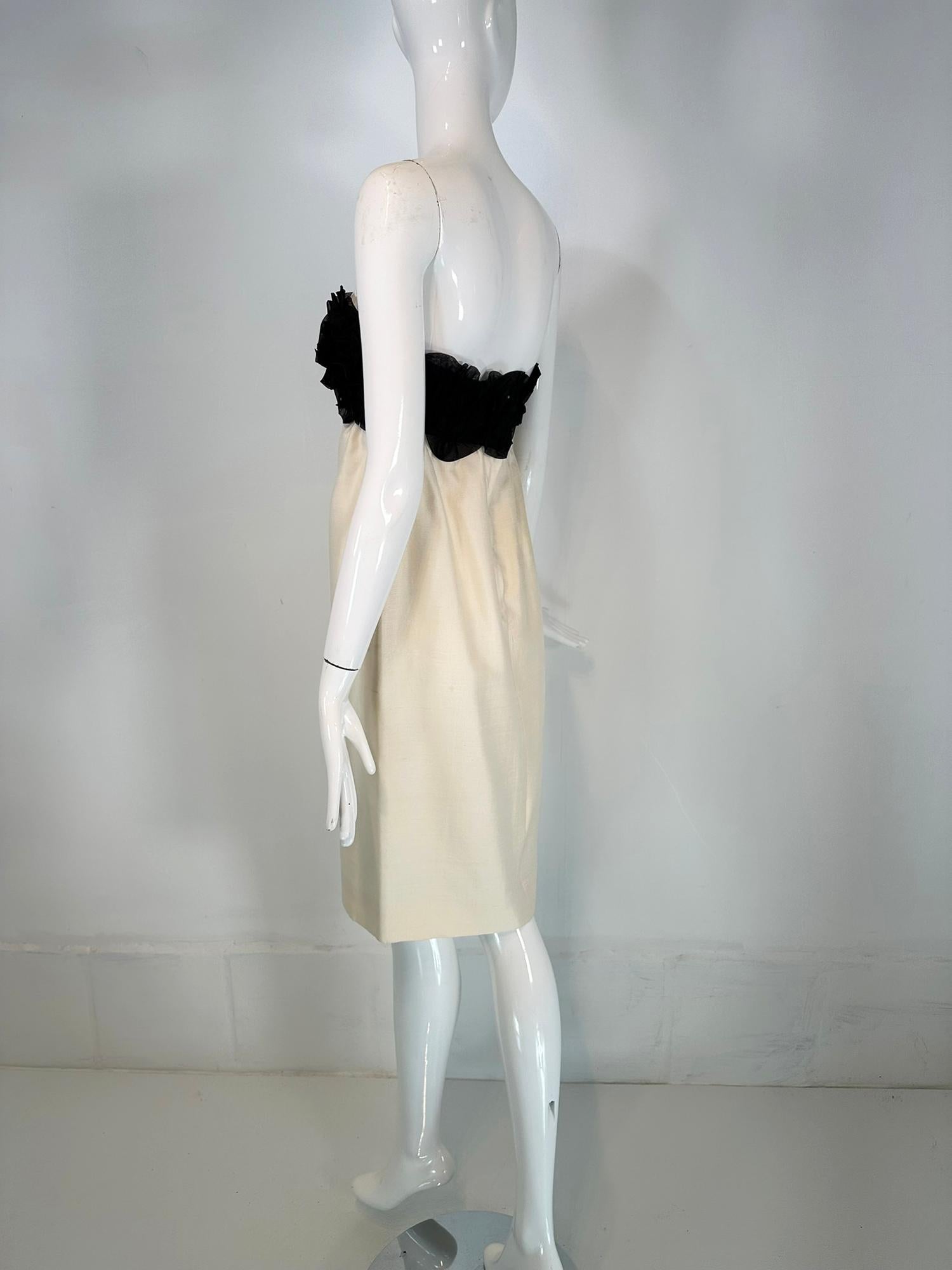 Black & Off White Organza & Slub Silk Strapless Cocktail Dress 1960s S.H. Hirsh For Sale 4