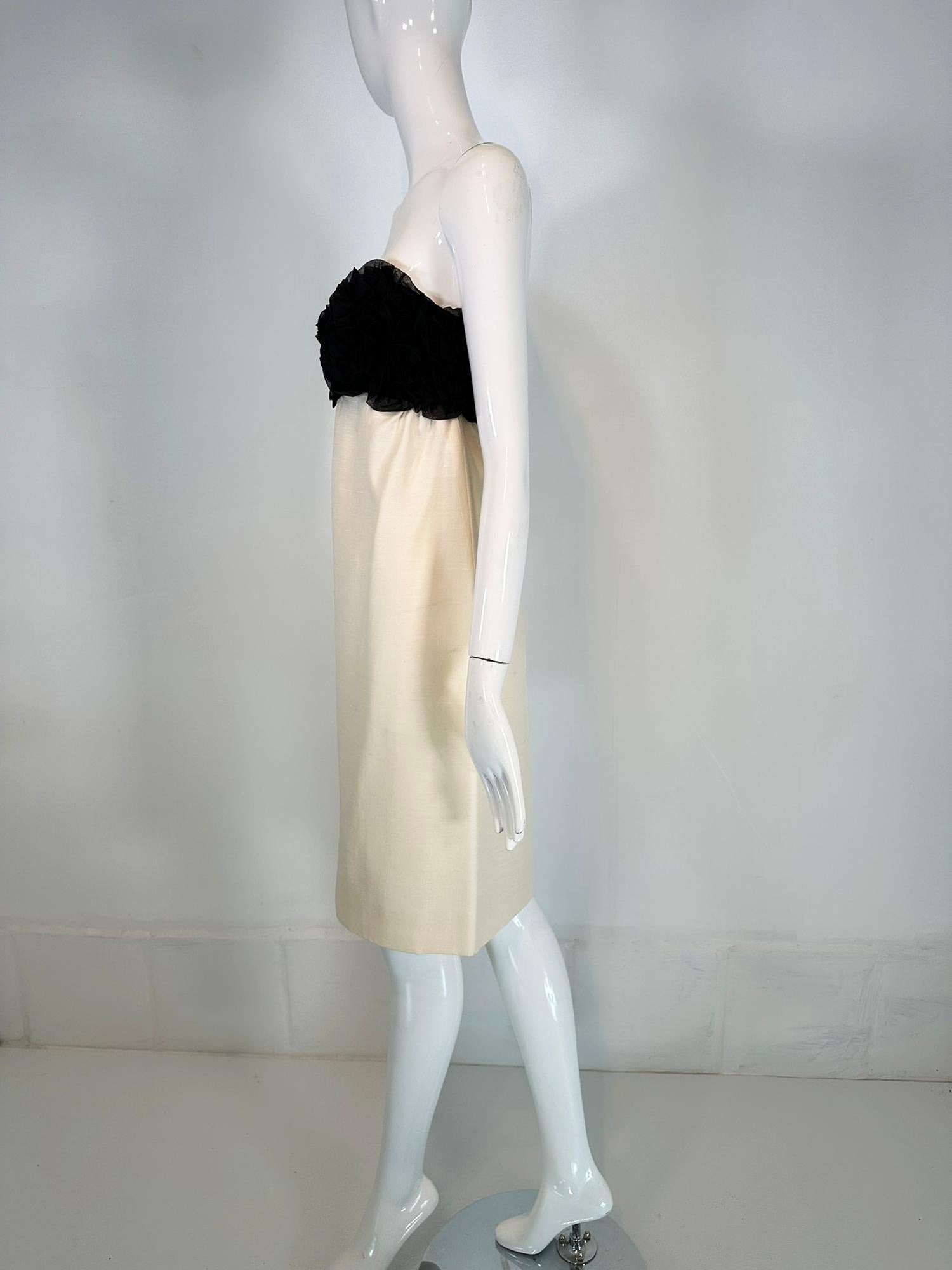 Black & Off White Organza & Slub Silk Strapless Cocktail Dress 1960s S.H. Hirsh For Sale 5