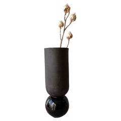 Schwarz-auf-Schwarz Ball Vase