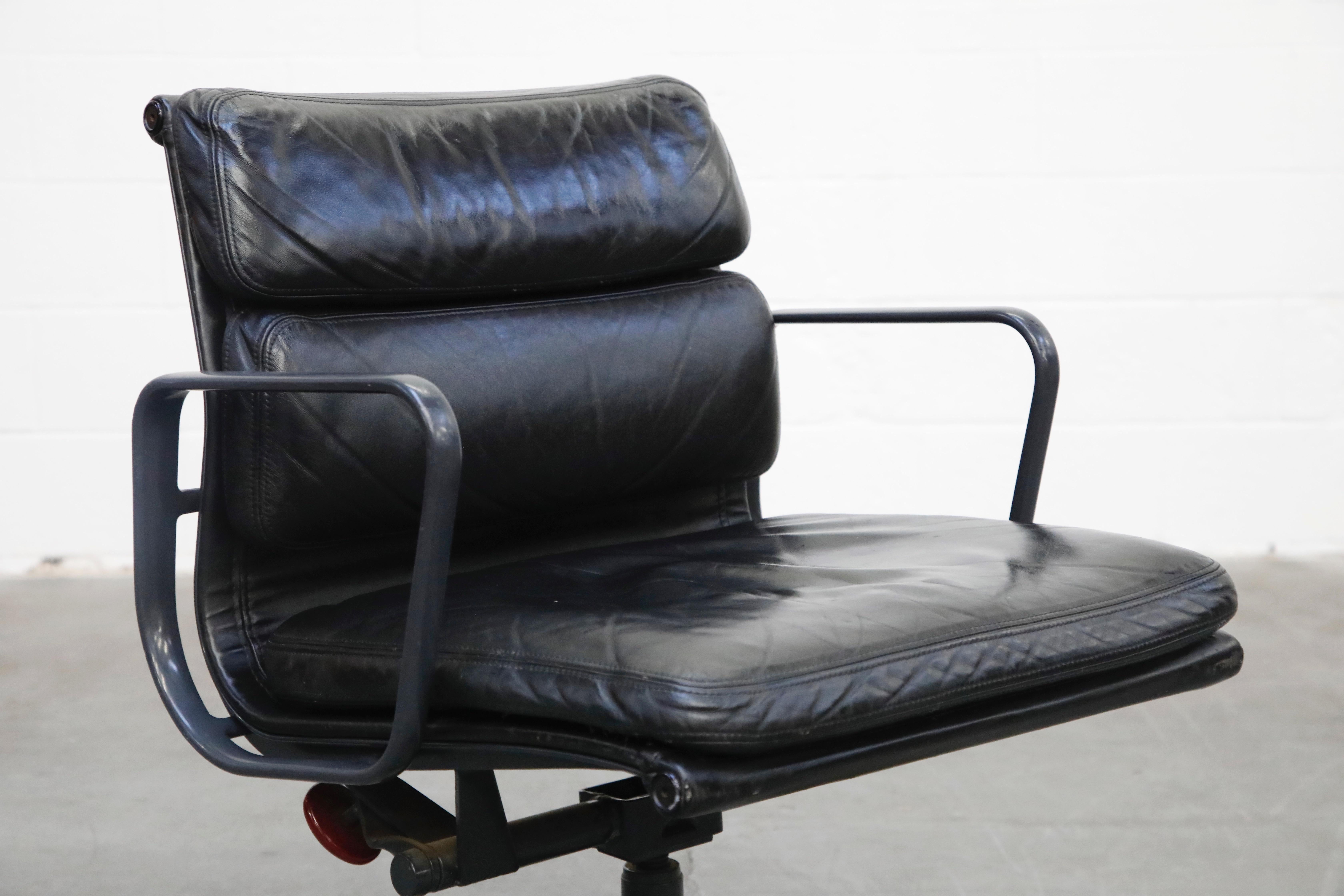 Black on Black Eames Soft Pad Management Chair by Eames for Herman Miller, 1992 2
