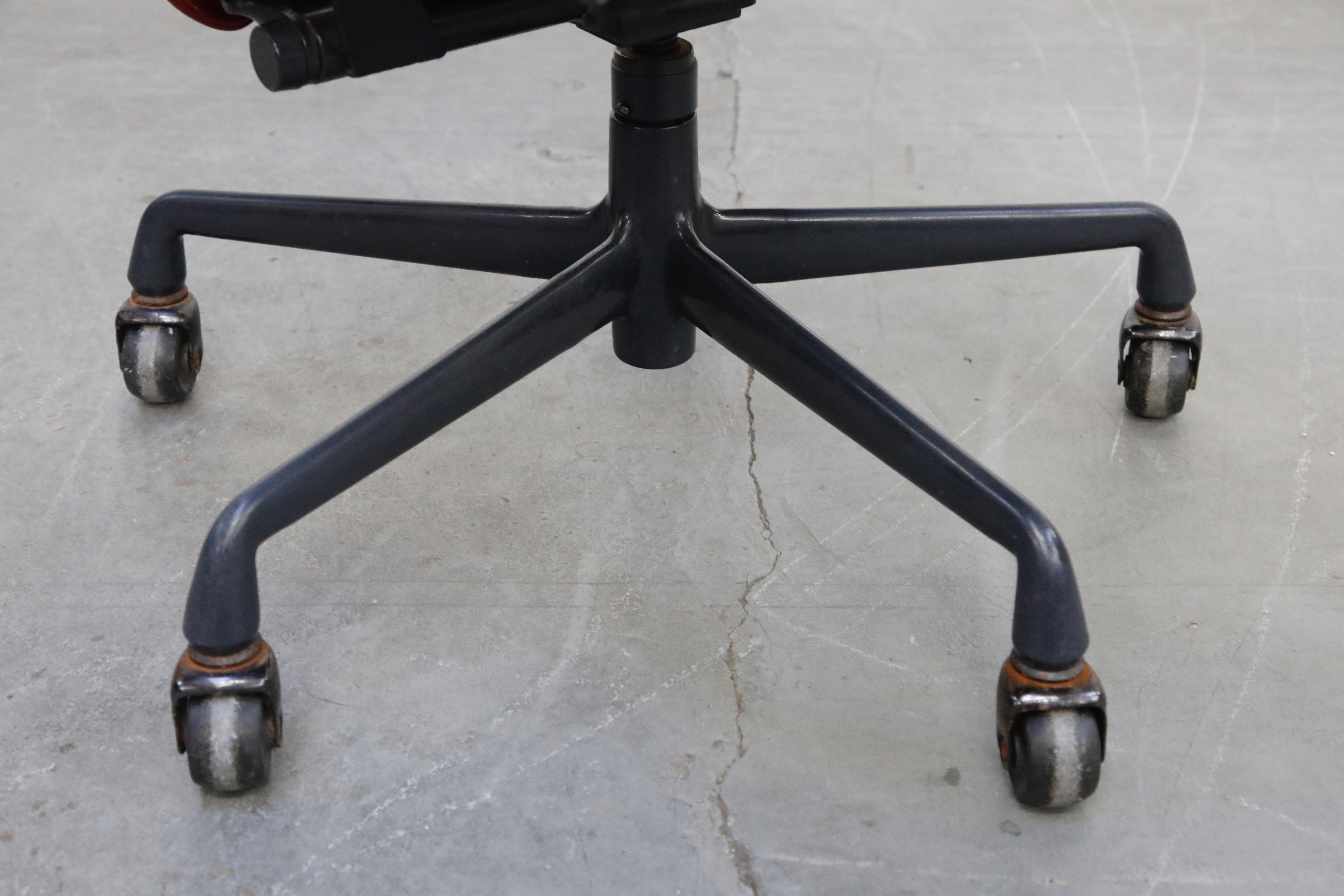 Black on Black Eames Soft Pad Management Chair by Eames for Herman Miller, 1992 4