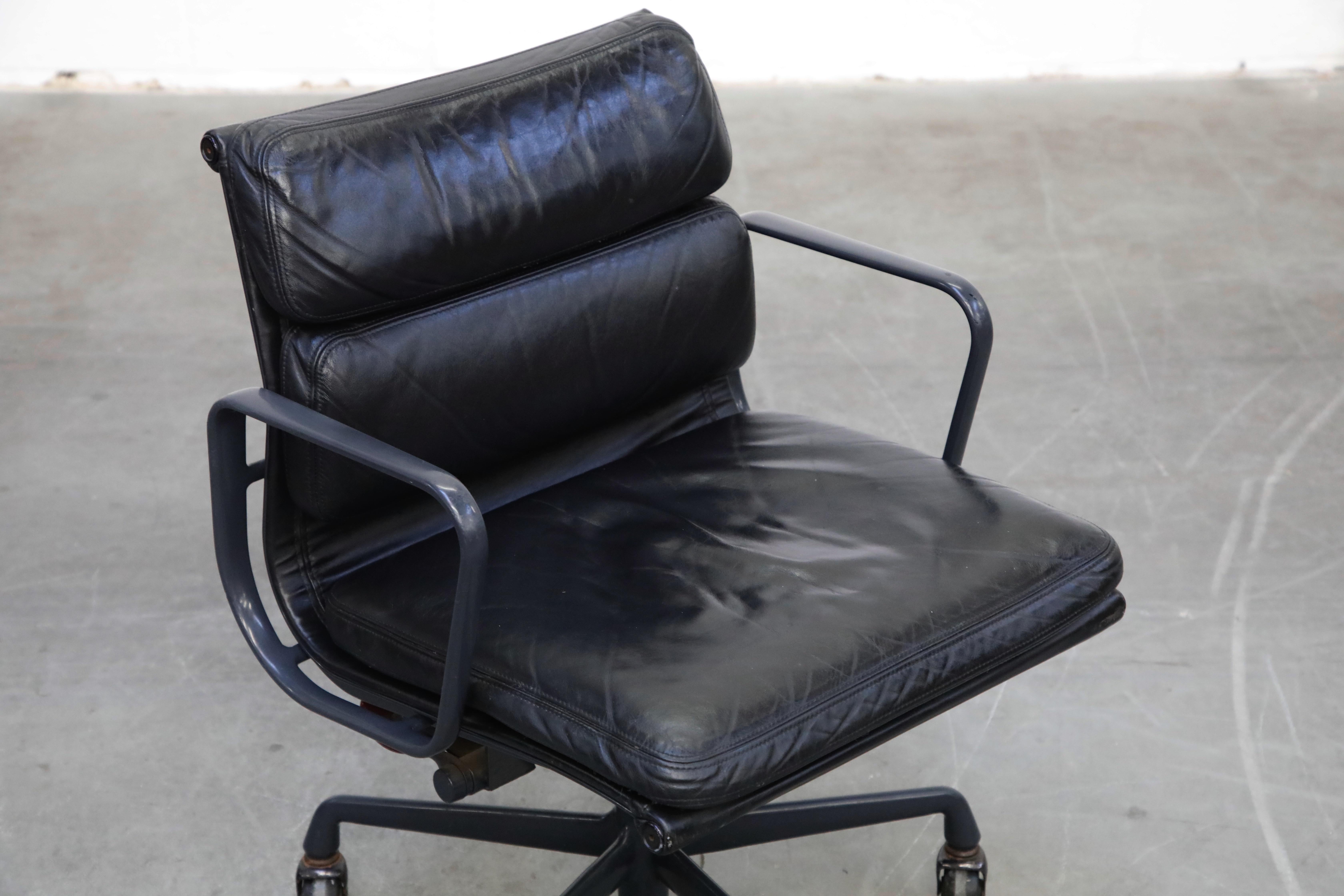 Black on Black Eames Soft Pad Management Chair by Eames for Herman Miller, 1992 1