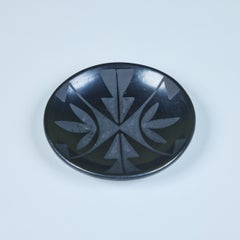 Plato de cerámica negro sobre negro de Maria Martinez