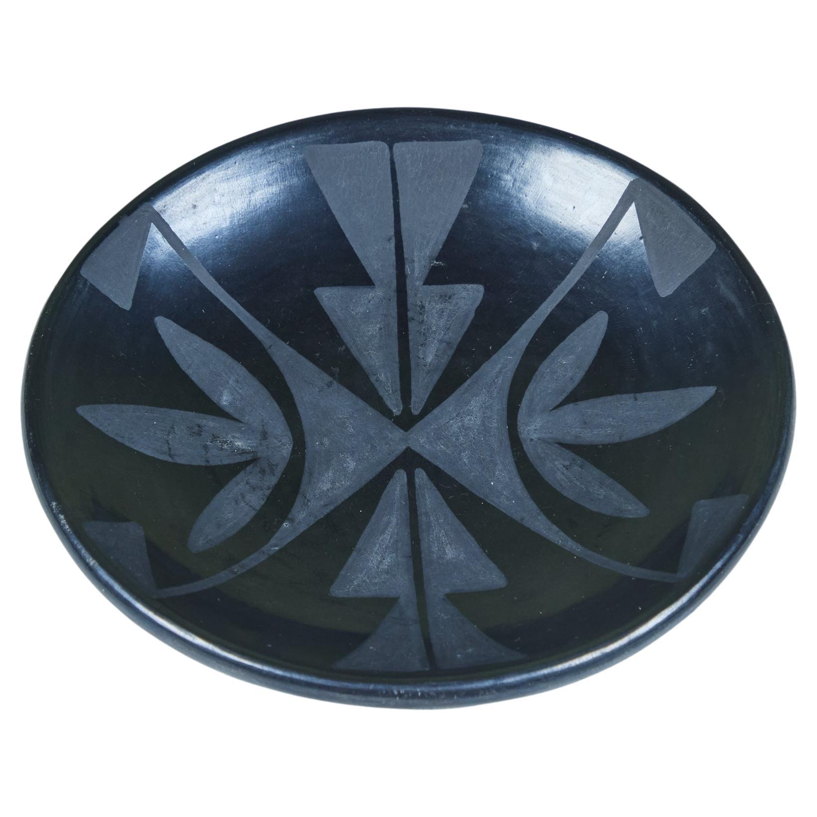 Plato de cerámica negro sobre negro de Maria Martinez