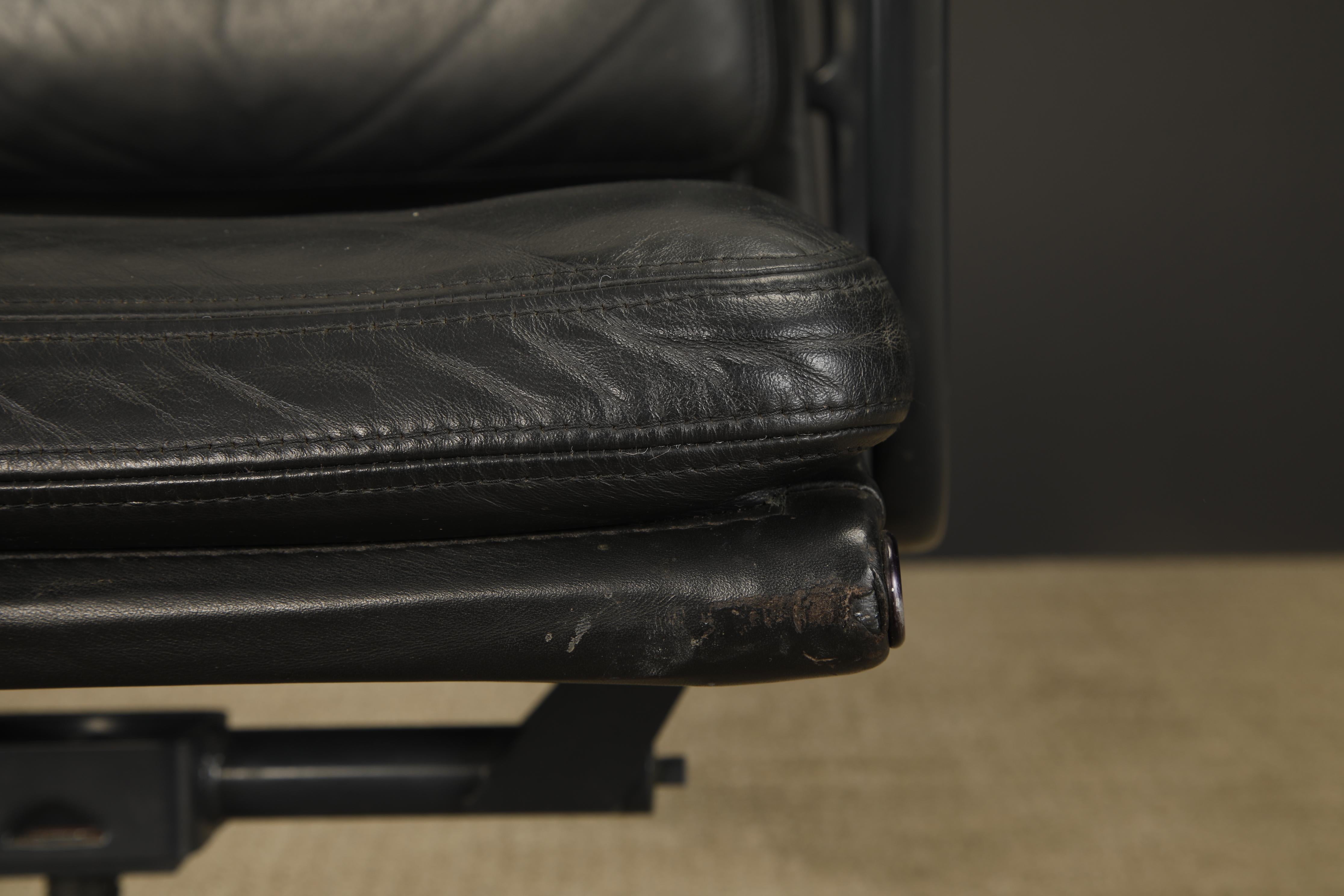 Sedia da scrivania Soft Pad Nero su Nero di Charles Eames per Herman Miller, firmata in vendita 5