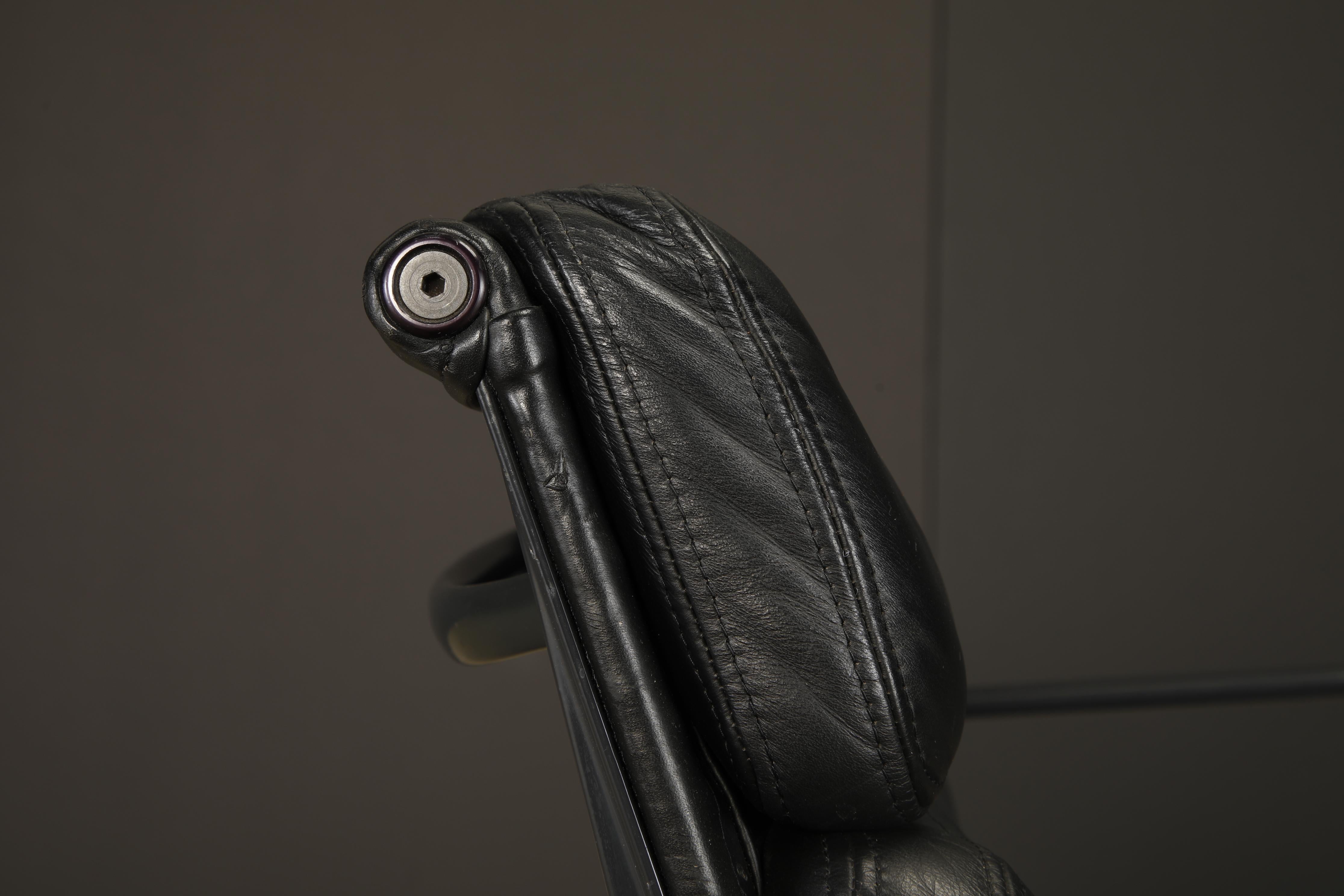 Sedia da scrivania Soft Pad Nero su Nero di Charles Eames per Herman Miller, firmata in vendita 10