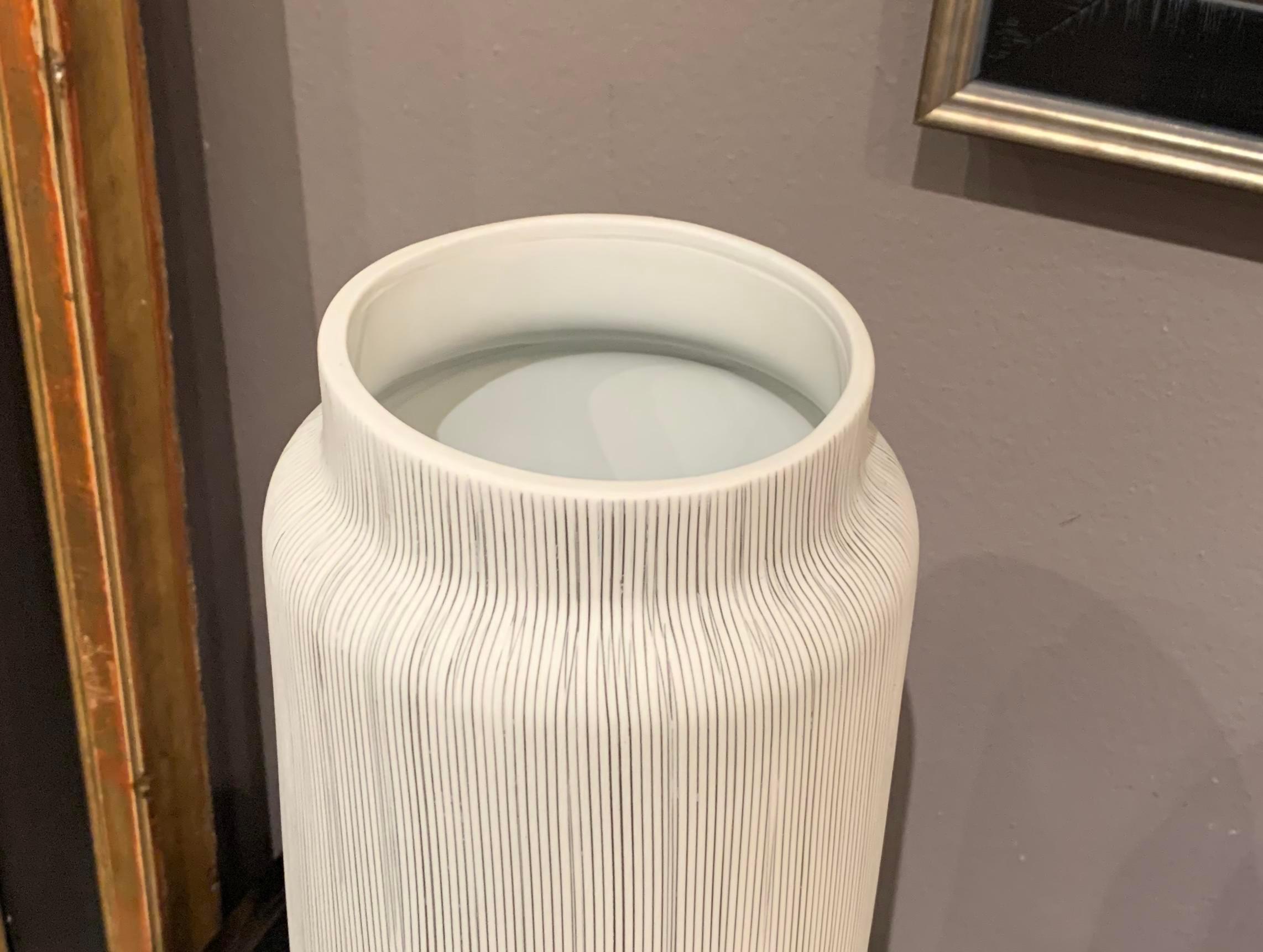 Contemporary Danish design white porcelain vase with fine black stripe
extra large tall cylinder vase.
Part of a collection of Danish design vases.
 