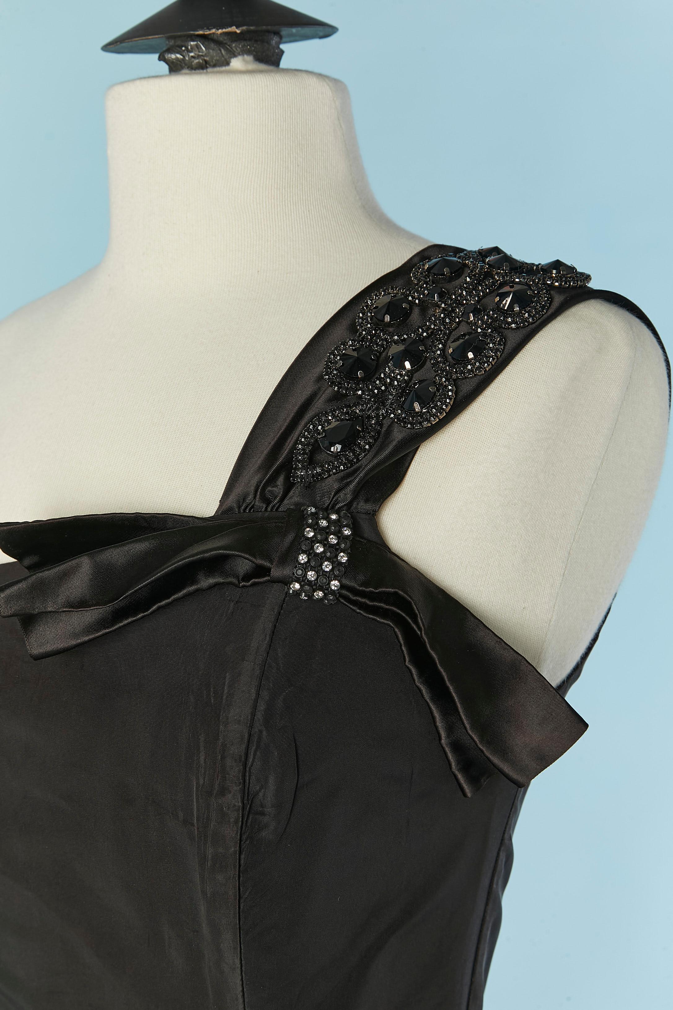 Schwarzes Cocktailkleid mit einer Schulter und Verzierungen BALENCIAGA im Zustand „Hervorragend“ im Angebot in Saint-Ouen-Sur-Seine, FR