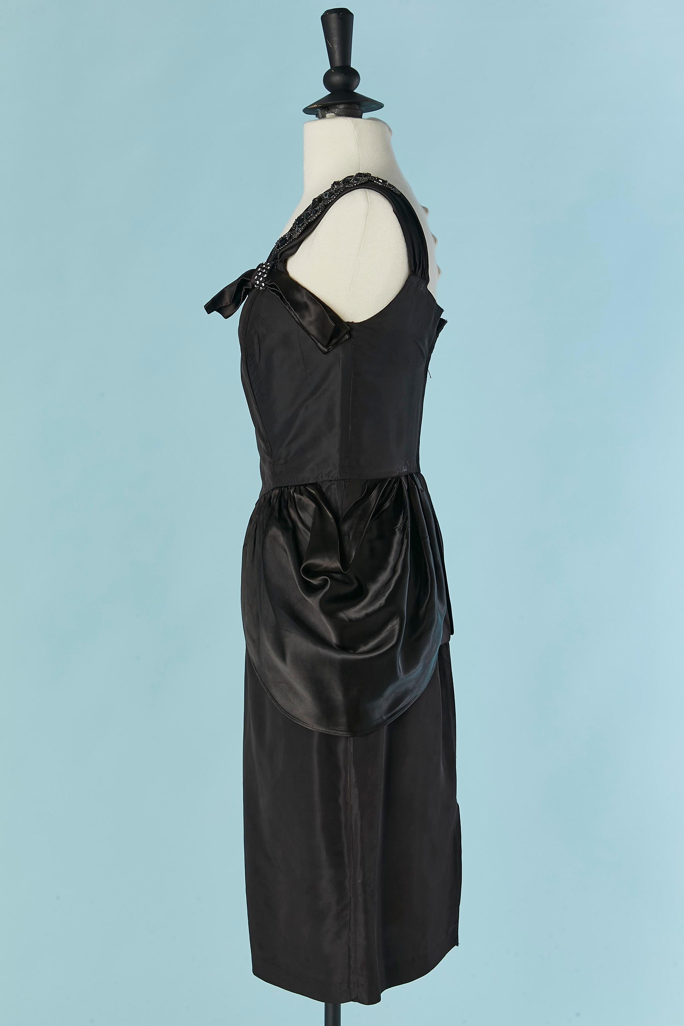Schwarzes Cocktailkleid mit einer Schulter und Verzierungen BALENCIAGA im Angebot 1