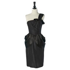 Schwarzes Cocktailkleid mit einer Schulter und Verzierungen BALENCIAGA