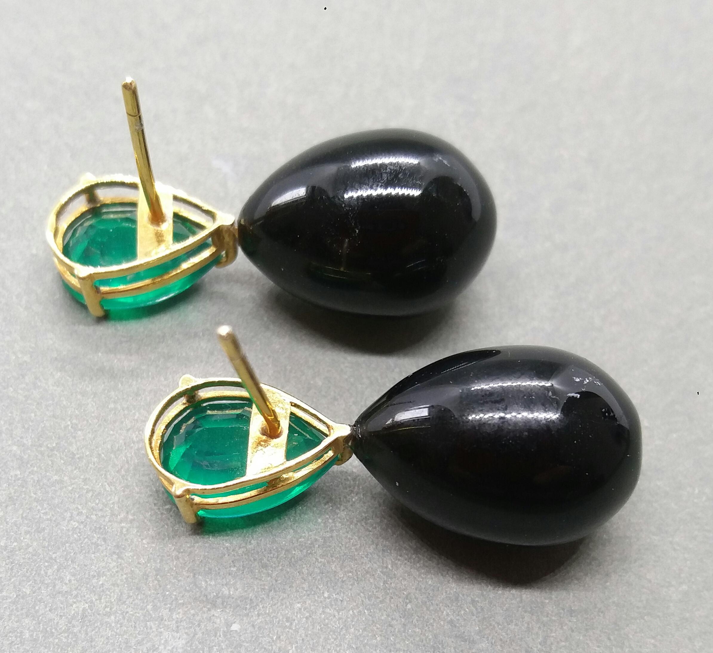 Taille poire Boucles d'oreilles en or 14 carats avec onix noire en forme de poire facettée et quartz vert en vente