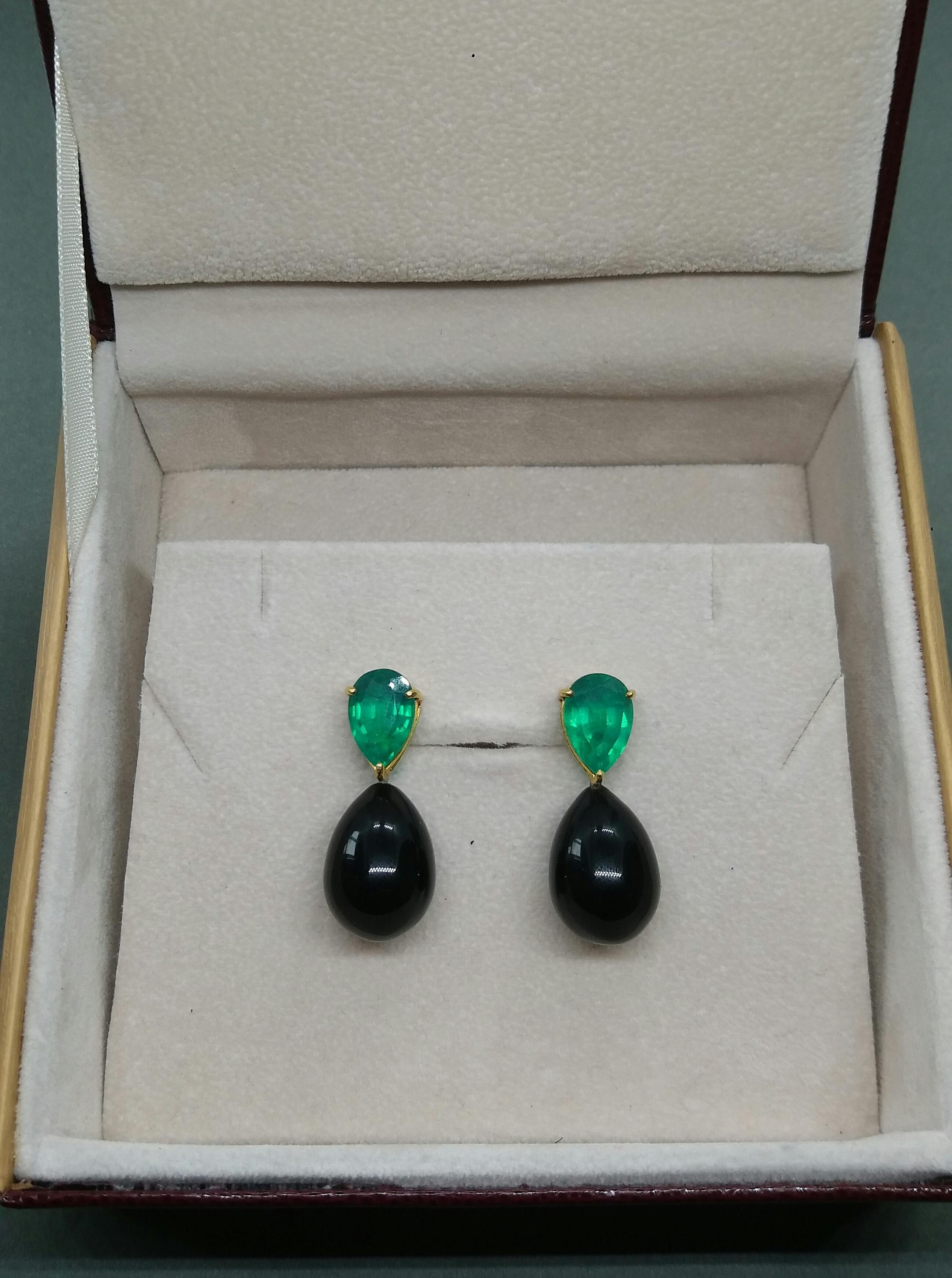 Contemporary Black Onix Round Drops Faceted Pear Shape Green Quartz 14 Karat Gold Earrings For Sale