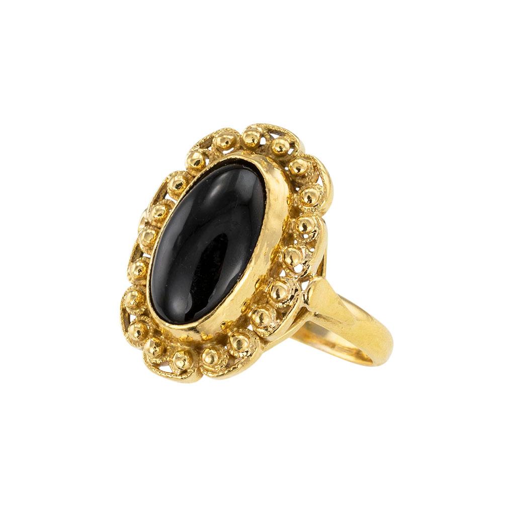Vintage black onyx and 22-karat yellow gold ring circa 1950. 

The facts you want to know are listed below.  Read on.  It is remarkably short, simple, and clear.  Do contact us right away if you have additional questions.
