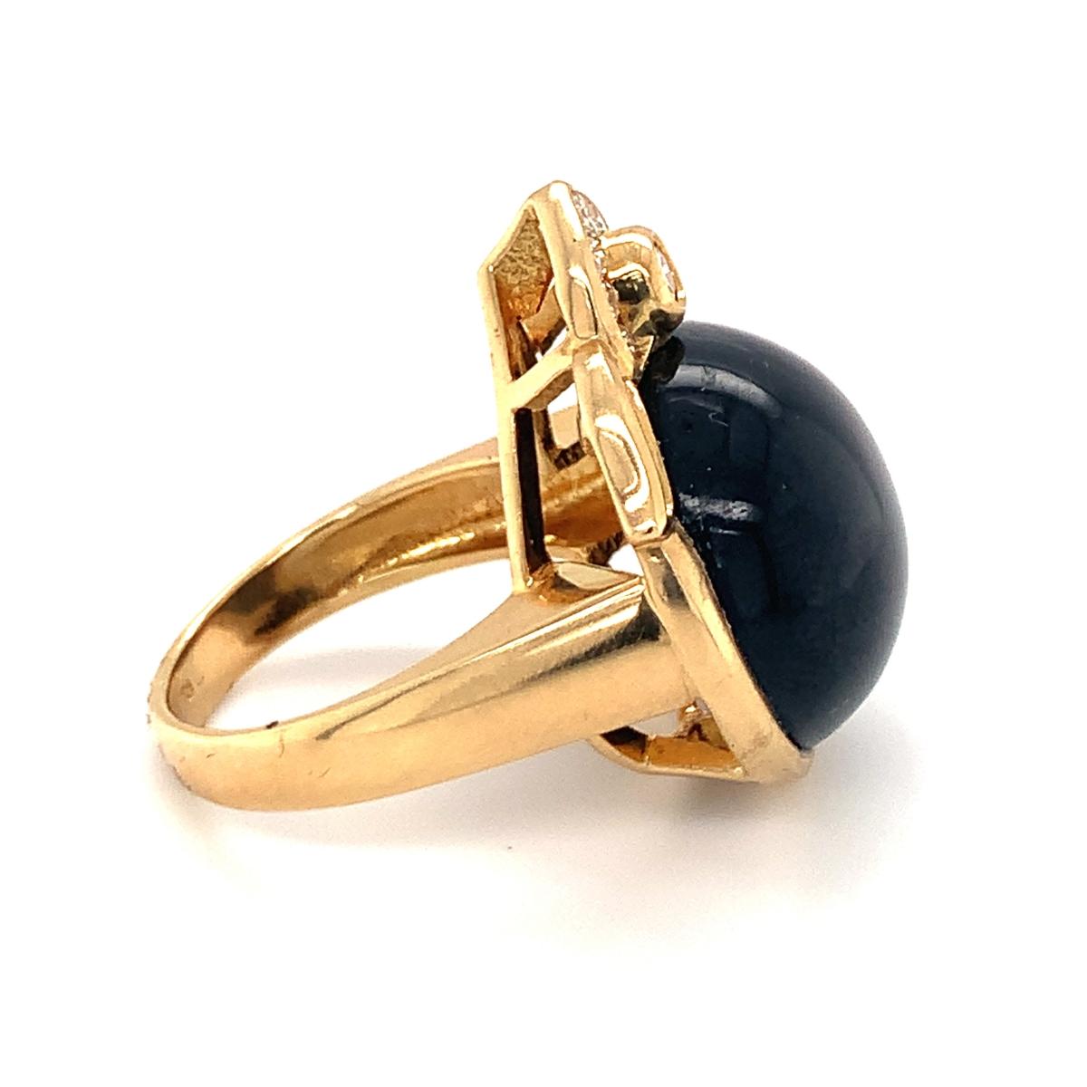 Cabochon Black Onyx and Diamond 18K Yellow Gold Ring, circa 1970s For Sale