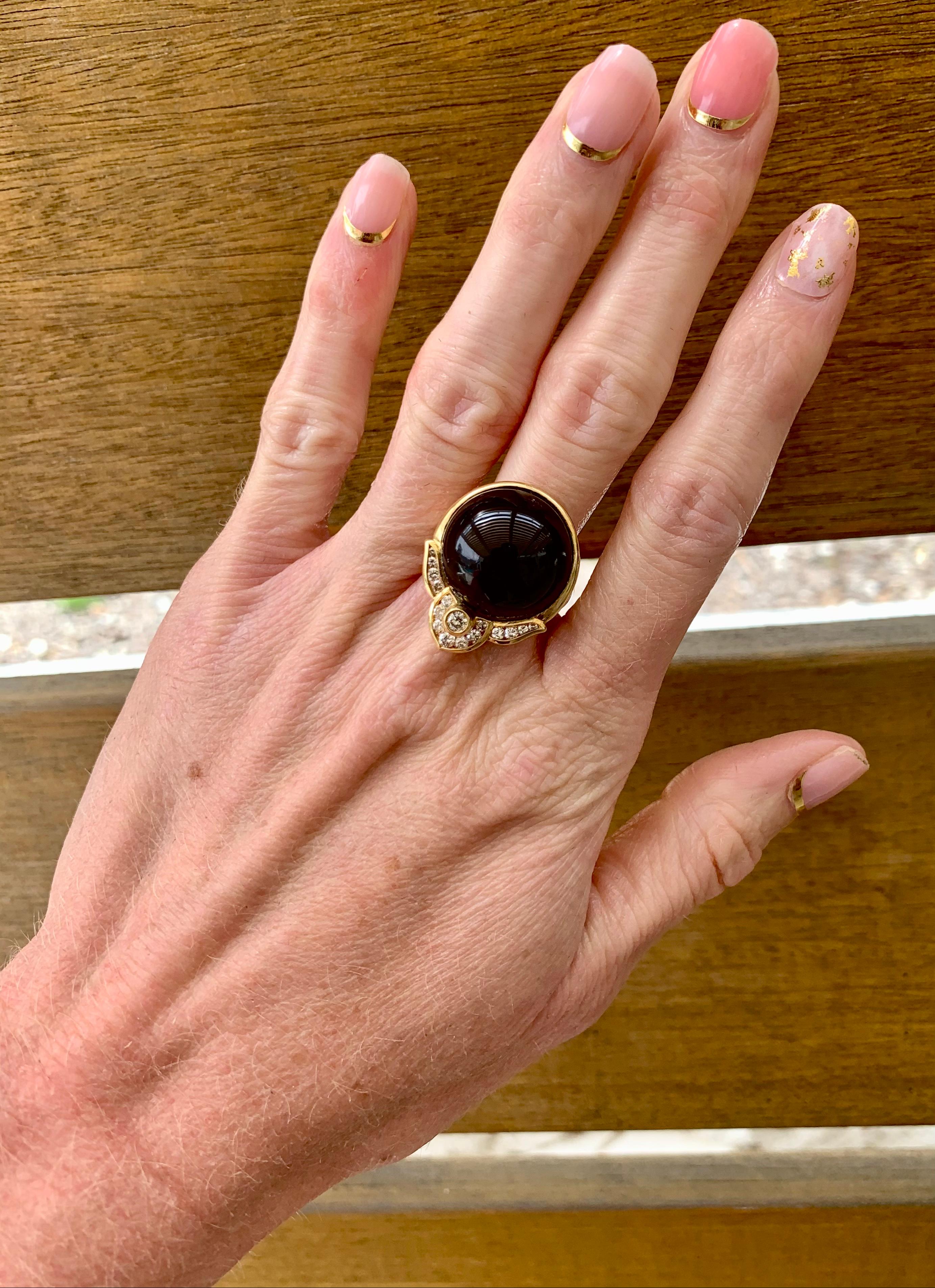 Black Onyx and Diamond 18K Yellow Gold Ring, circa 1970s For Sale 1