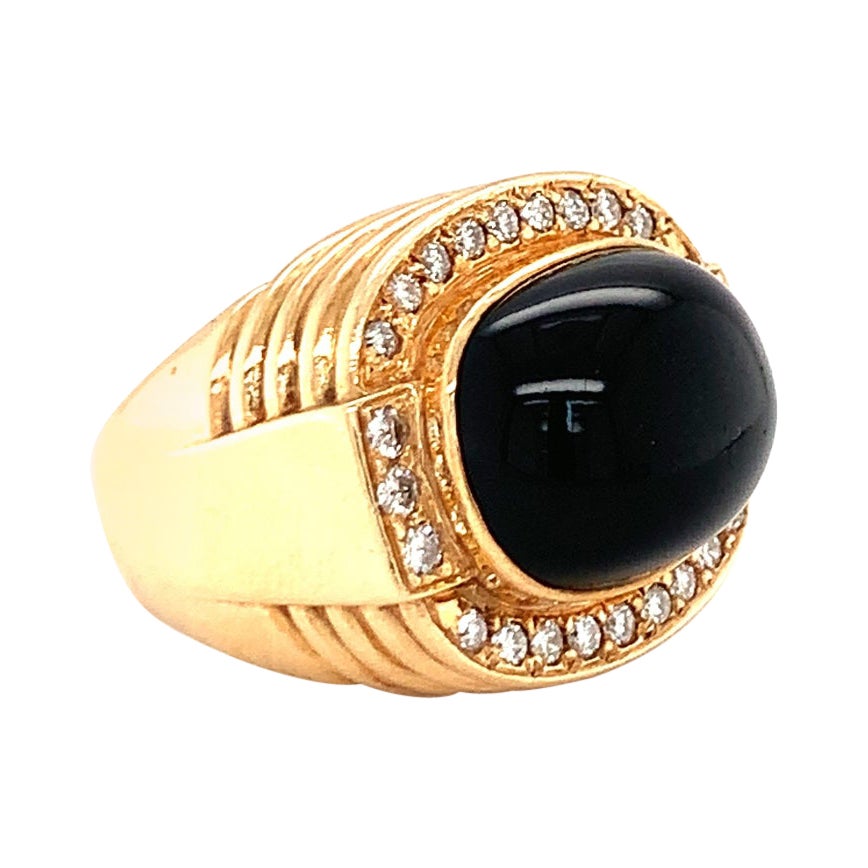 Gelbgoldring mit schwarzem Onyx und Diamant-Dome, ca. 1970er Jahre
