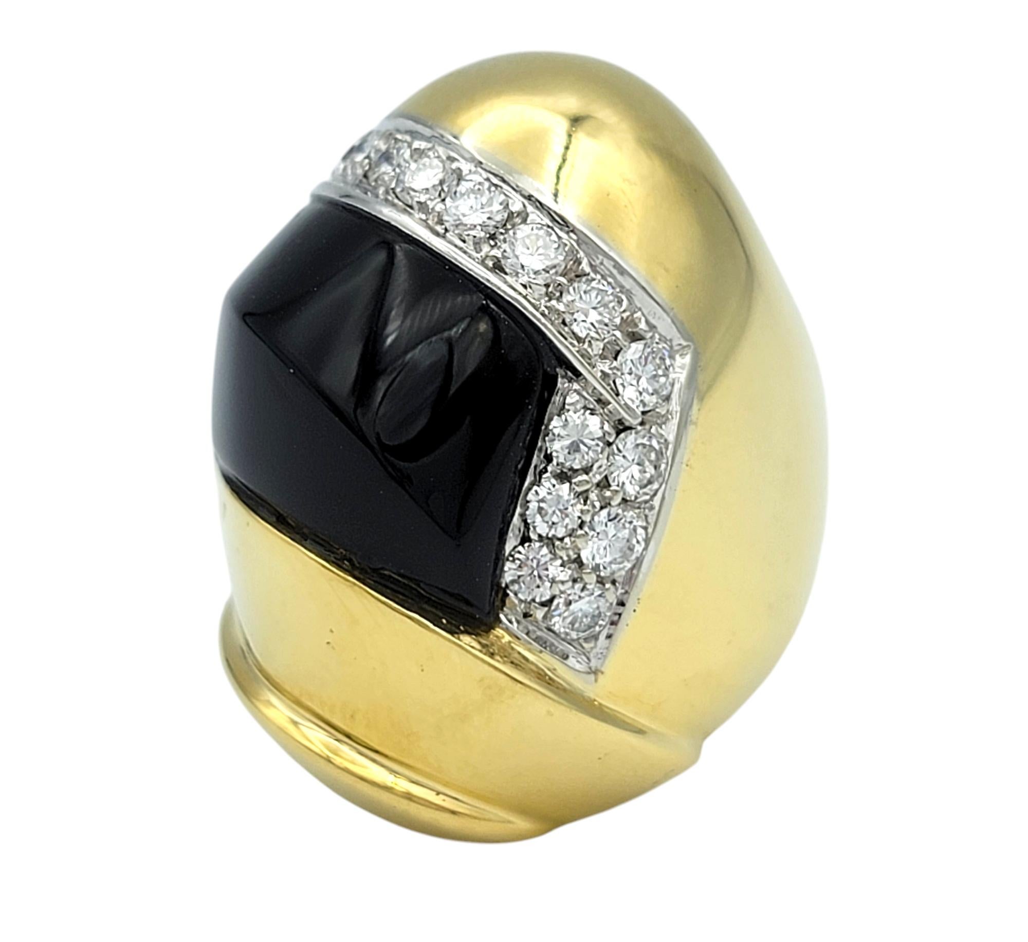 Contemporaneo Anello con cupola in onice nera e diamanti in oro lucido bicolore 18 carati in vendita