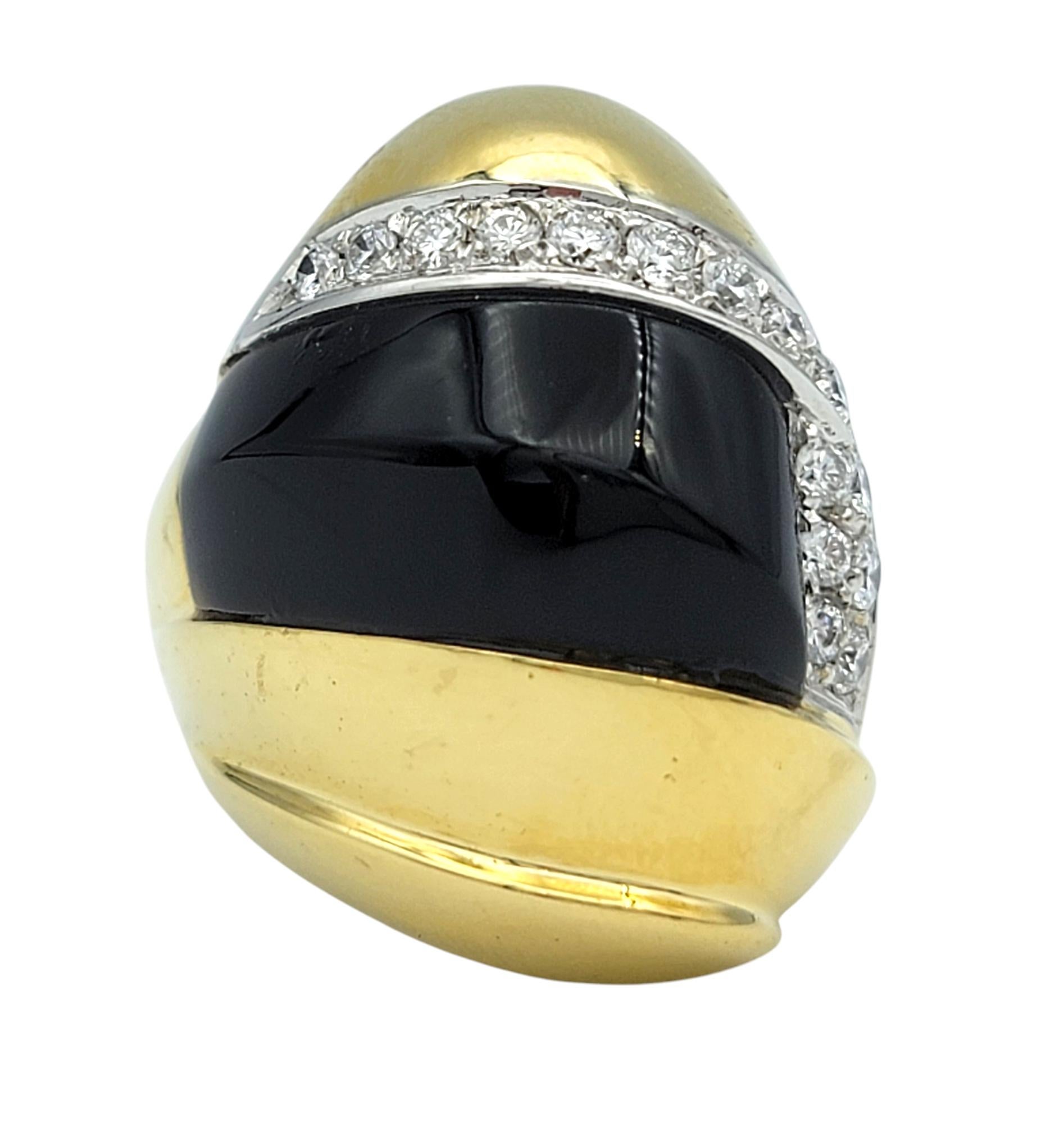 Anello con cupola in onice nera e diamanti in oro lucido bicolore 18 carati In condizioni buone in vendita a Scottsdale, AZ