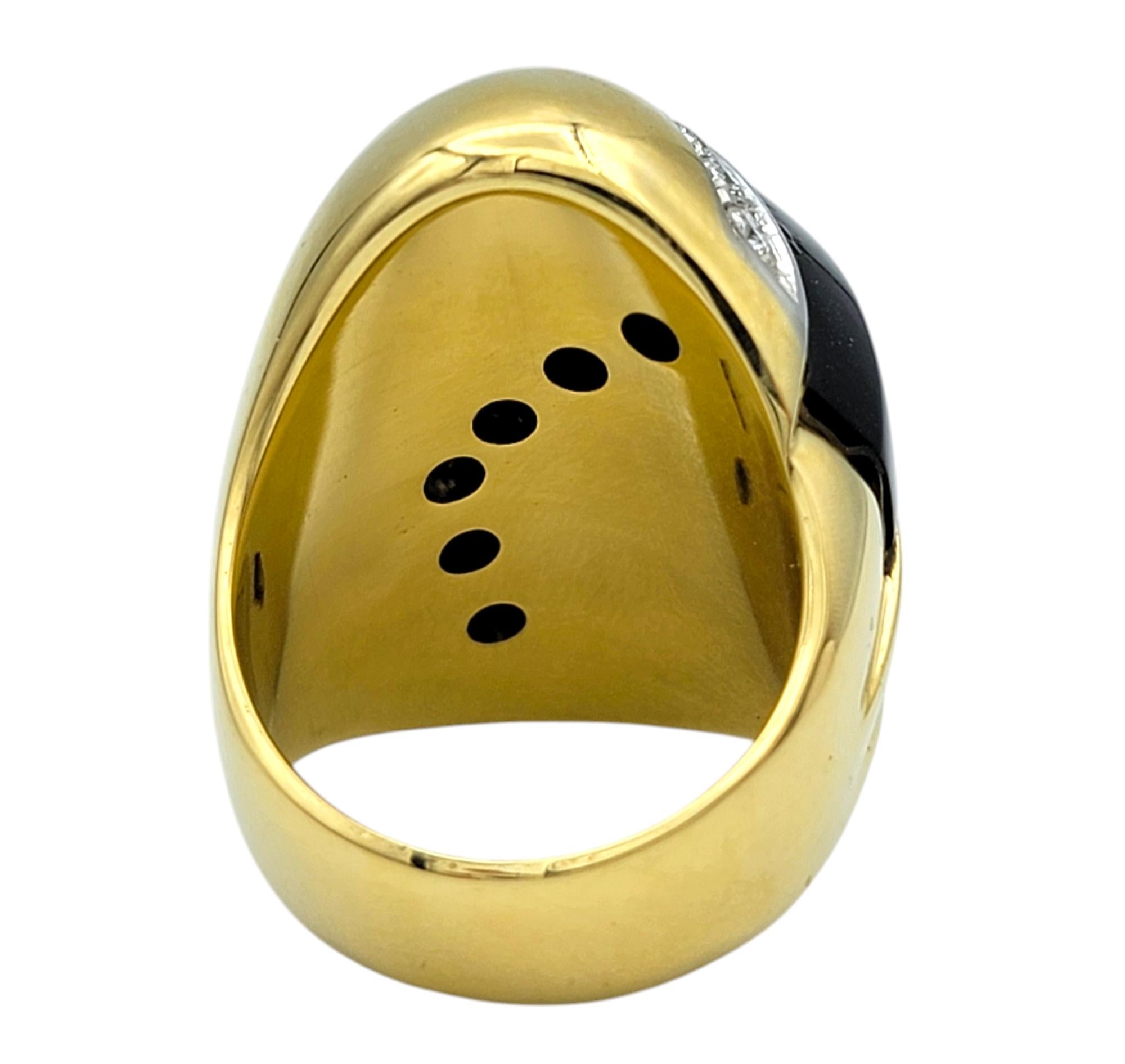 Anello con cupola in onice nera e diamanti in oro lucido bicolore 18 carati in vendita 1