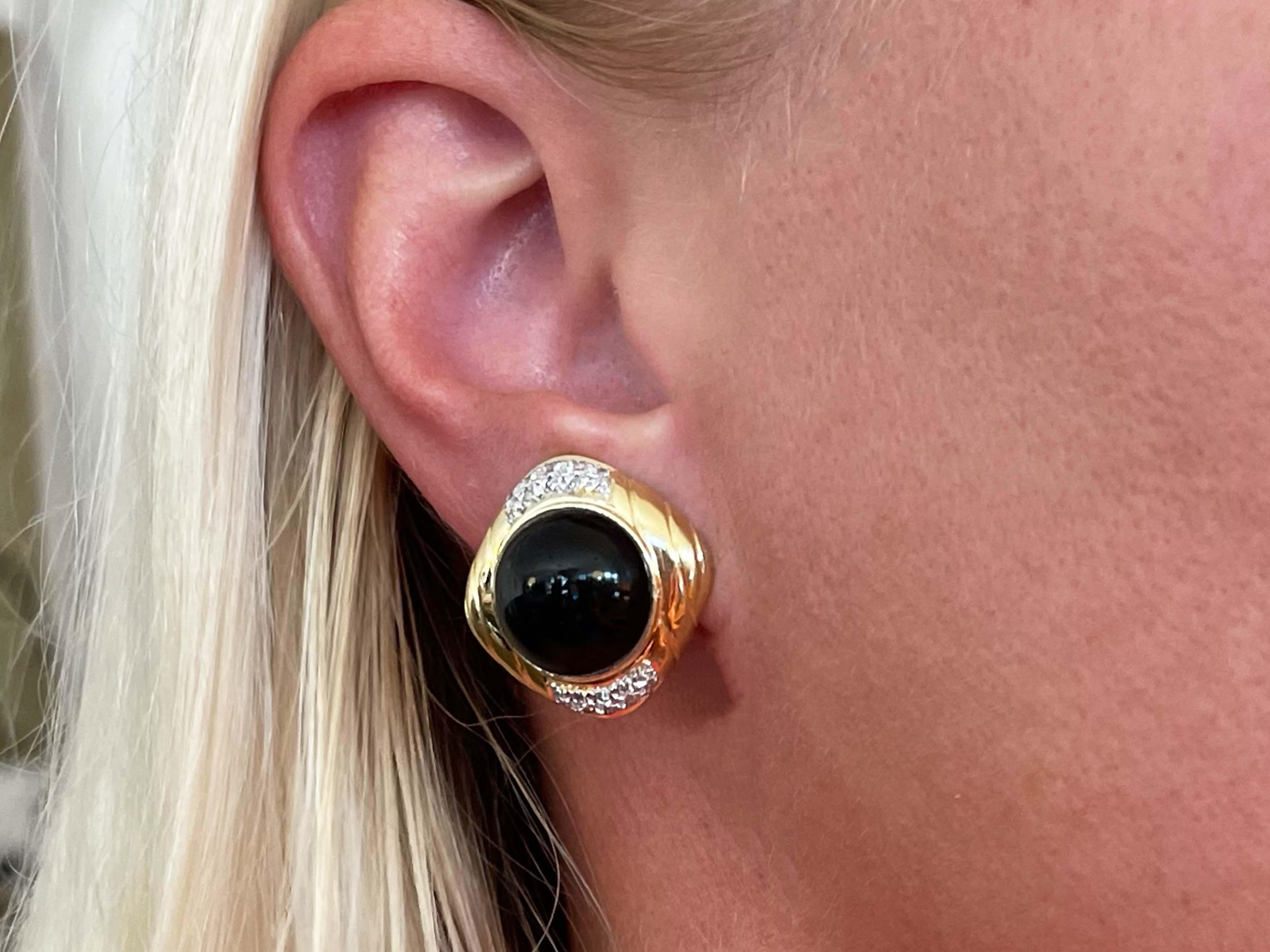 Item Specifications:

Metal: 14K Yellow Gold 

​Weight: 7.3 Grams

Onyx Diameter: 20 mm x 11 mm x 5.8 mm

Earring Length: 22 mm 

Condition: Vintage, excellent