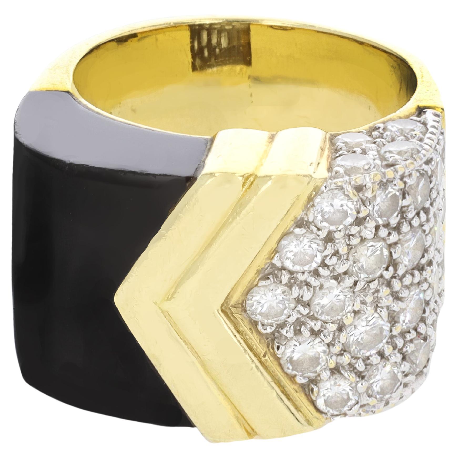 Round Cut Black Onyx and Diamond Gold Ring For Sale
