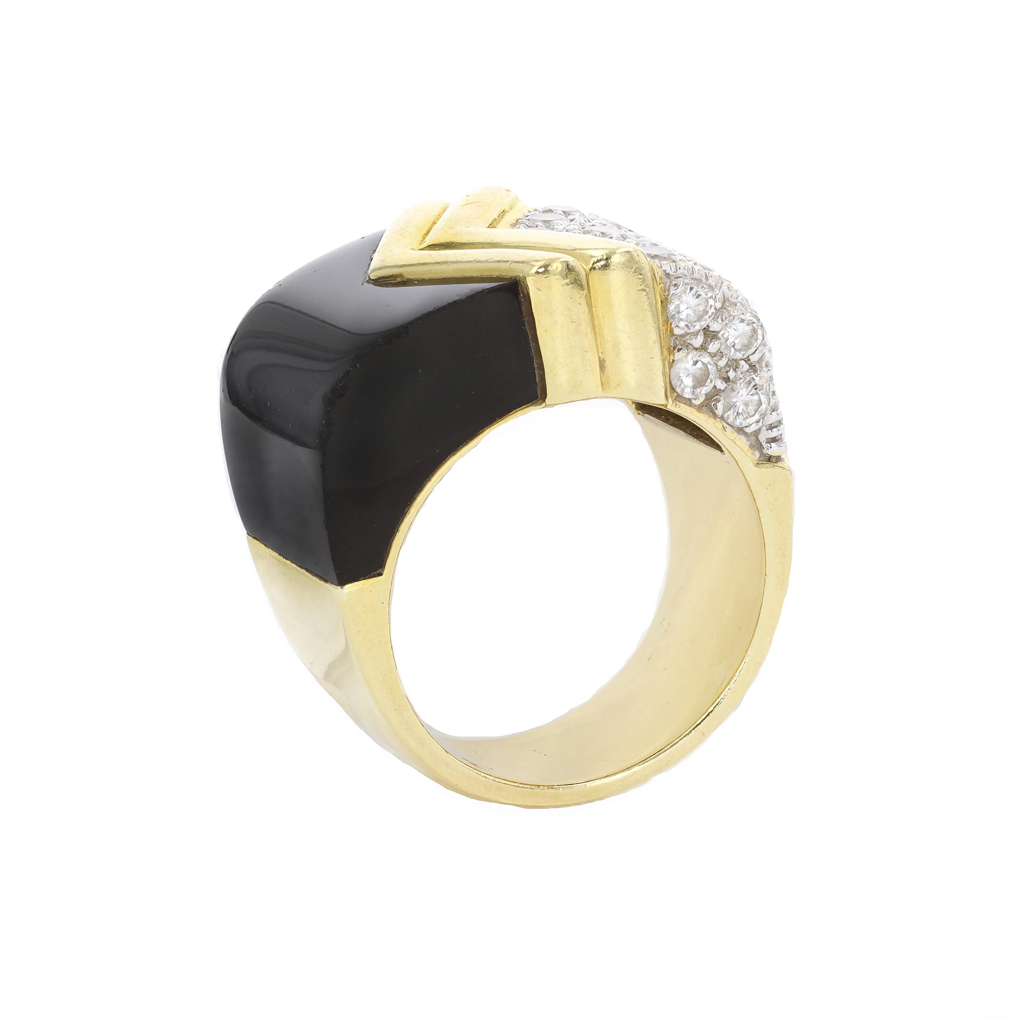 Black Onyx and Diamond Gold Ring In Excellent Condition For Sale In NEW ORLEANS, LA