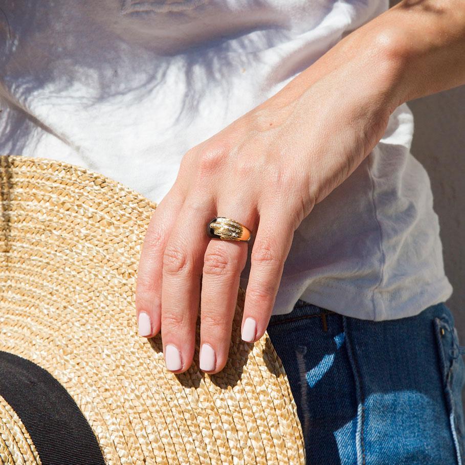 Black Onyx and Round Brilliant Diamonds 18 Carat Yellow Gold Vintage Dome Ring 2