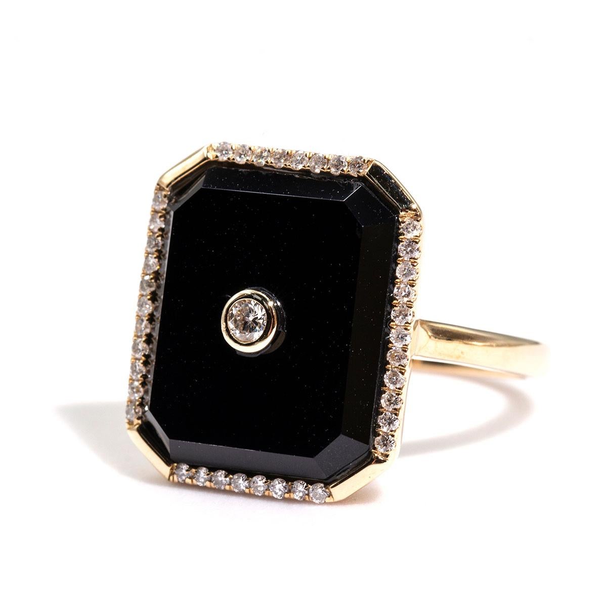 Black Onyx and Round Diamond 9 Carat Yellow Gold Vintage Ring 4