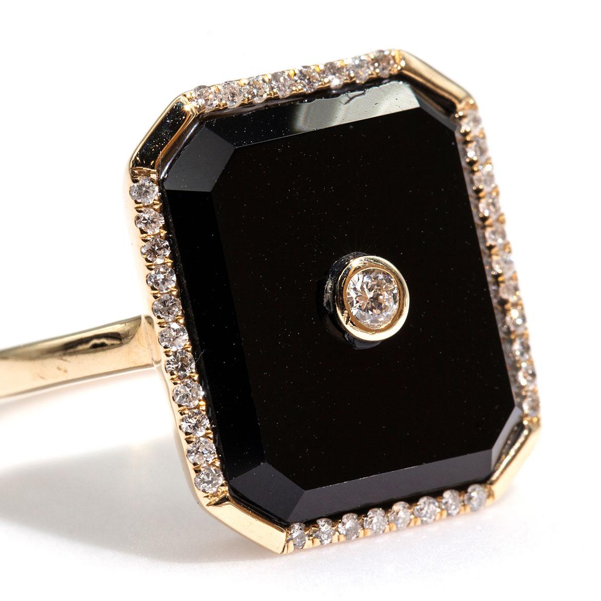 Black Onyx and Round Diamond 9 Carat Yellow Gold Vintage Ring 5