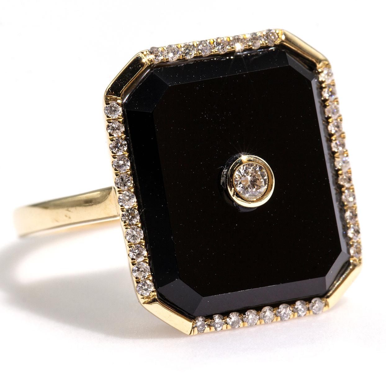 Black Onyx and Round Diamond 9 Carat Yellow Gold Vintage Ring 7