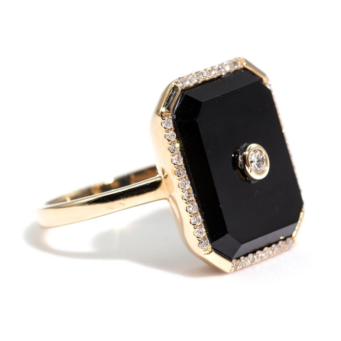 Modern Black Onyx and Round Diamond 9 Carat Yellow Gold Vintage Ring