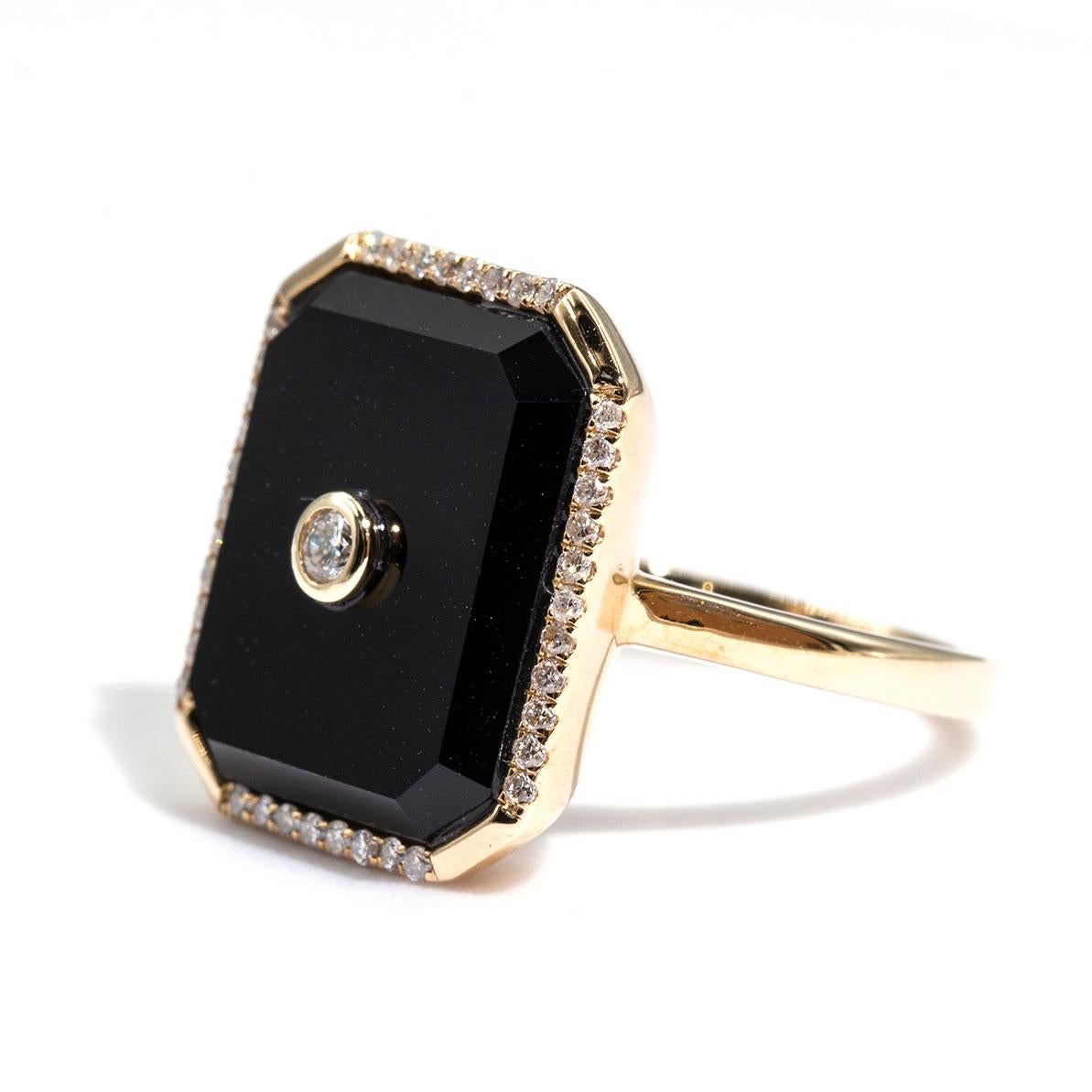 Black Onyx and Round Diamond 9 Carat Yellow Gold Vintage Ring 3
