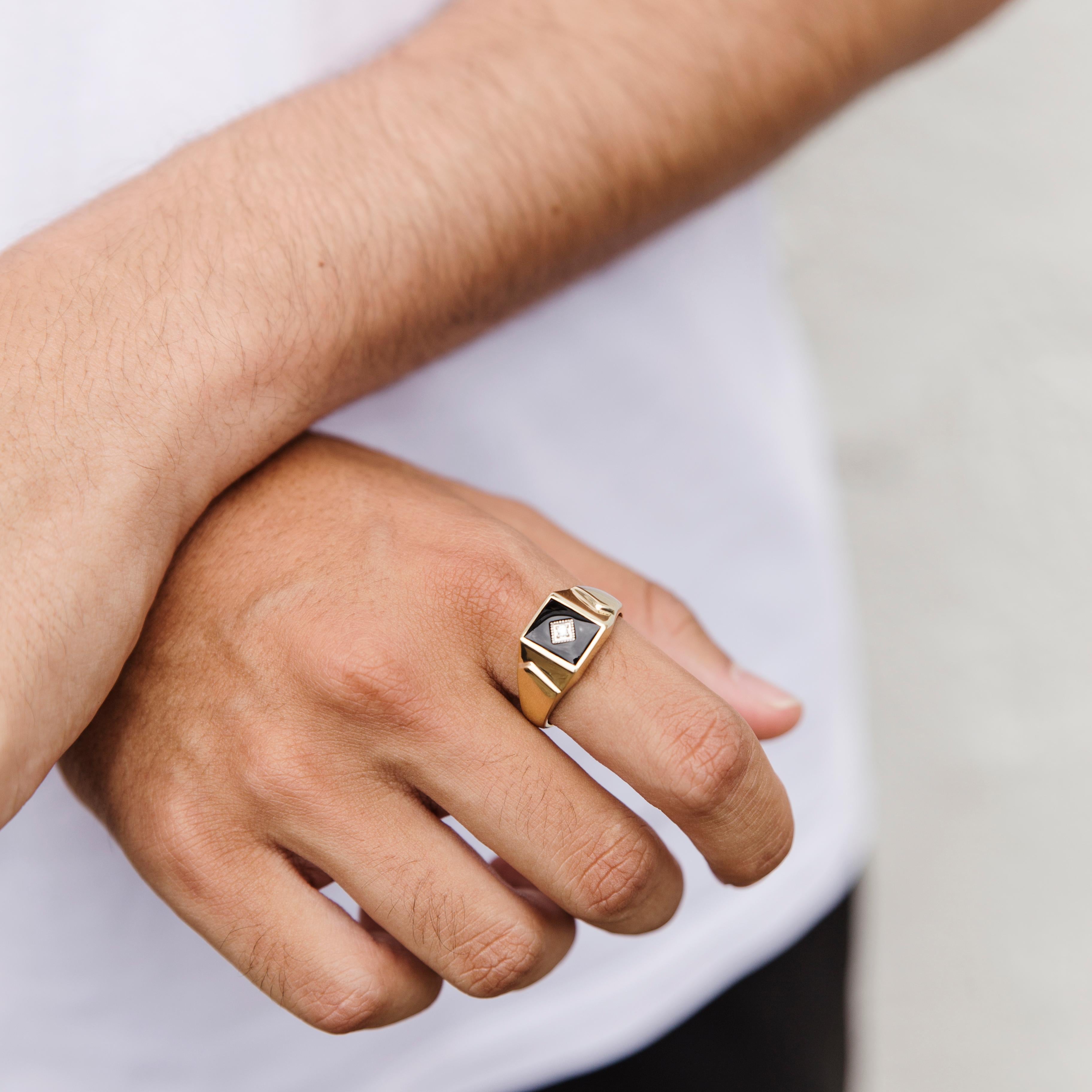 Black Onyx and Round Diamond Men's Vintage Signet Ring in 9 Carat Yellow Gold In Good Condition In Hamilton, AU