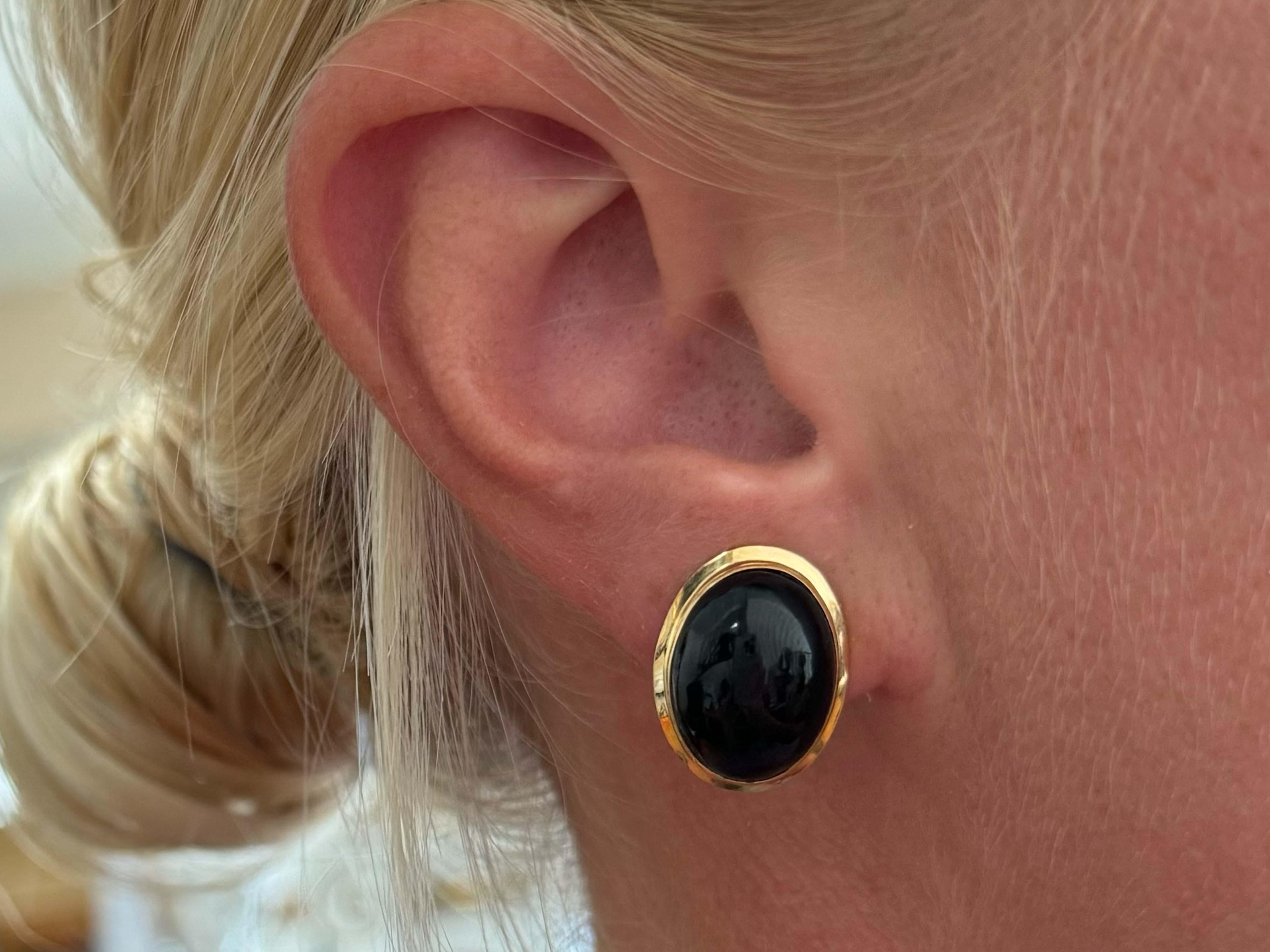 Earrings Specifications:

Metal: 14k Yellow Gold
​
Gram ​Weight: 5.6 grams

Earring Diameter: 18.5 mm x 14 mm

Onyx Diameter: ~16.5 mm x 12.5 mm x 4.8 mm

Stamped: 