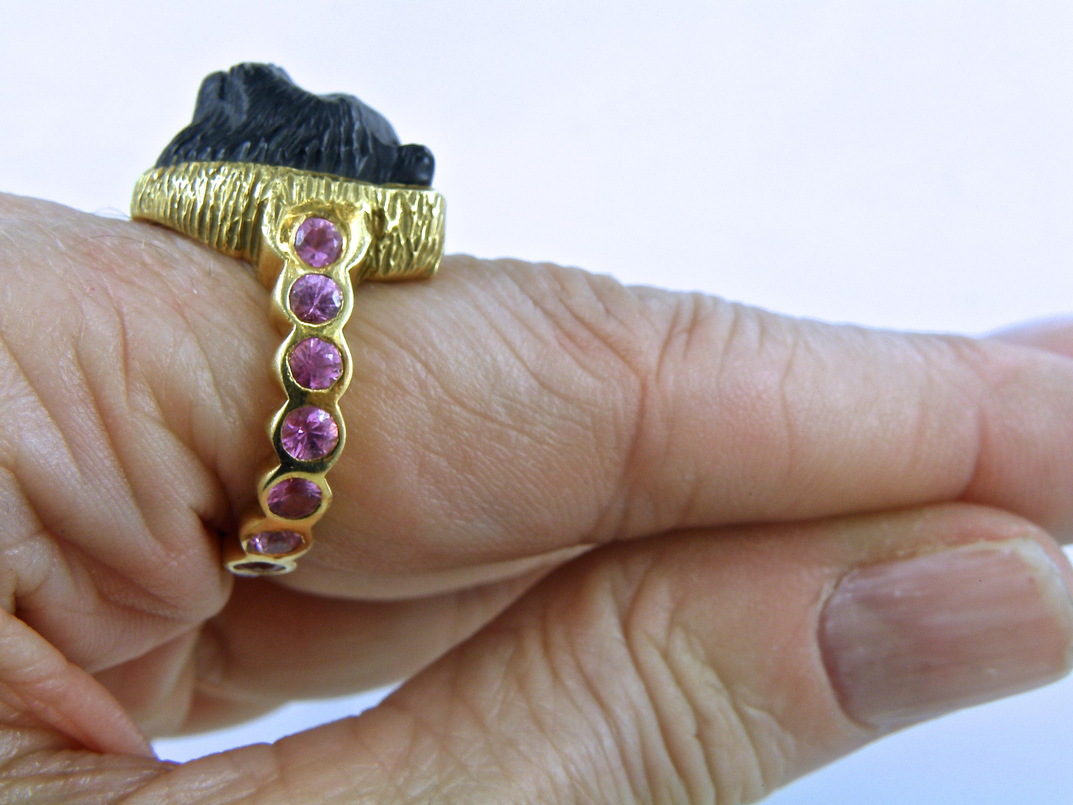 Cabochon Black Onyx cat with pink sapphire band ring For Sale