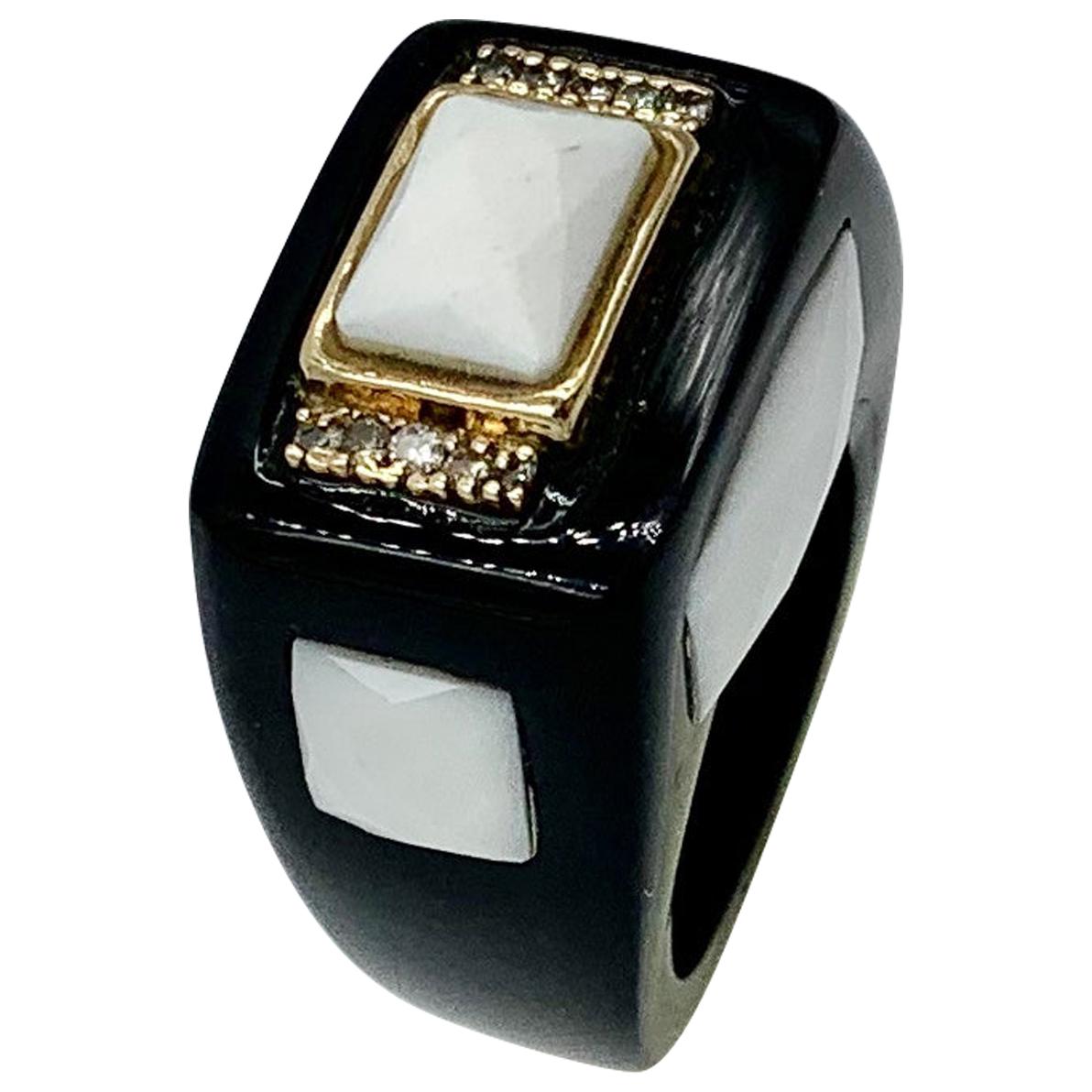 Black Onyx Checkerboard White Onyx 10 Diamond Ring Retro 14 Karat Gold