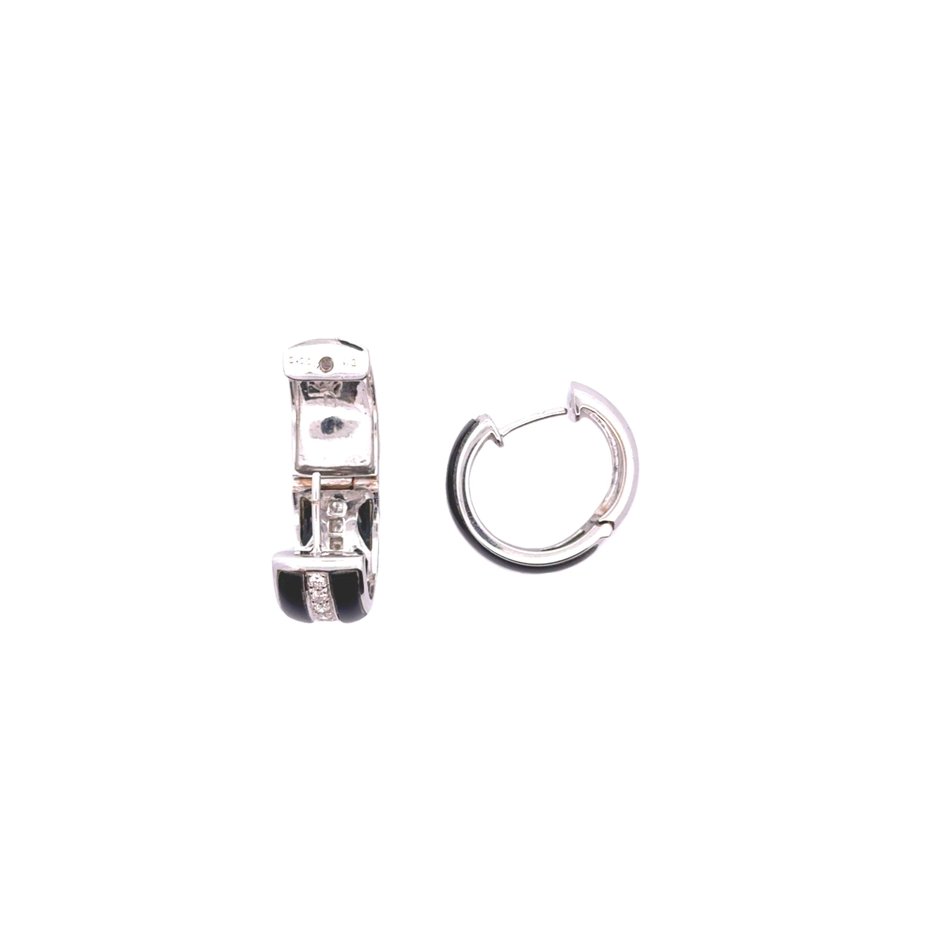Onyx noir Diamant Boucles d'oreilles Huggie en or blanc 18k Neuf - En vente à Beverly Hills, CA