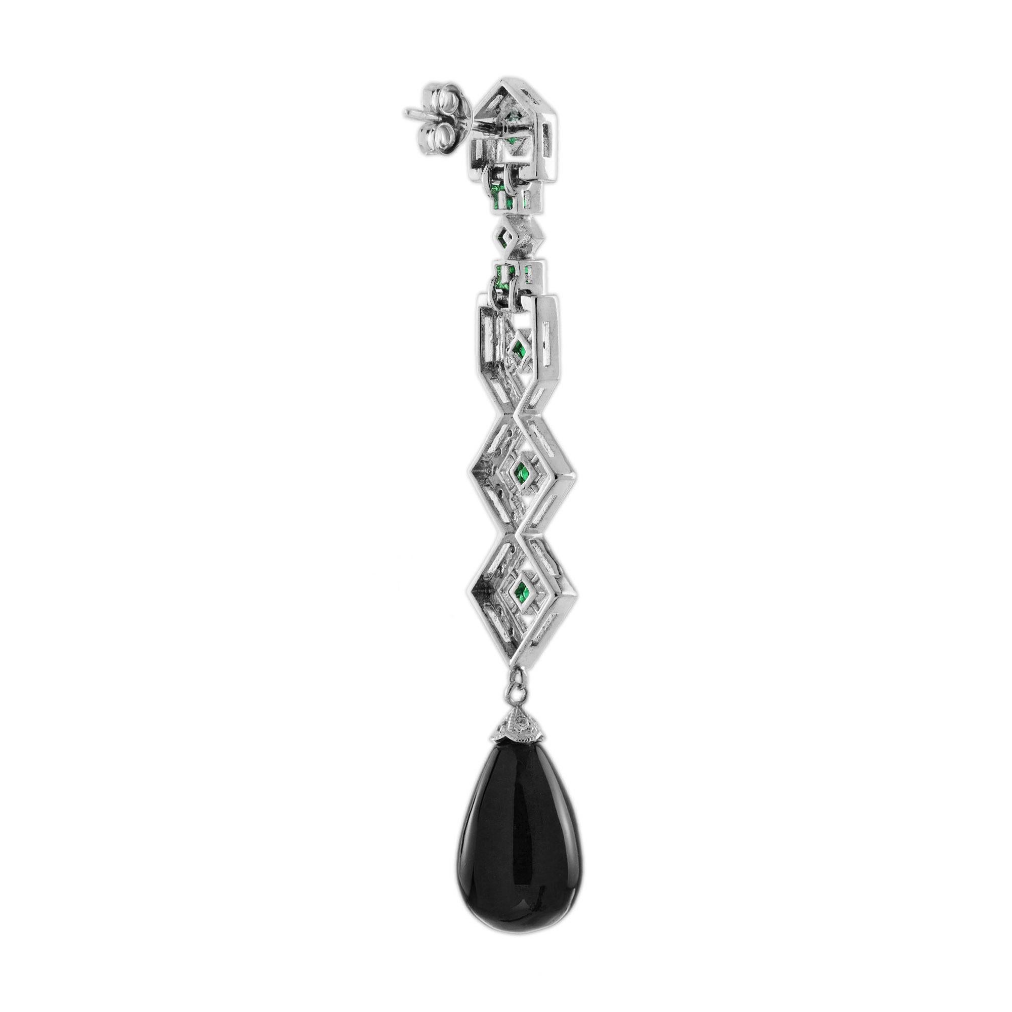 Taille ovale Pendants d'oreilles en or blanc 18 carats avec onyx noir, diamants et émeraudes de style Art déco en vente