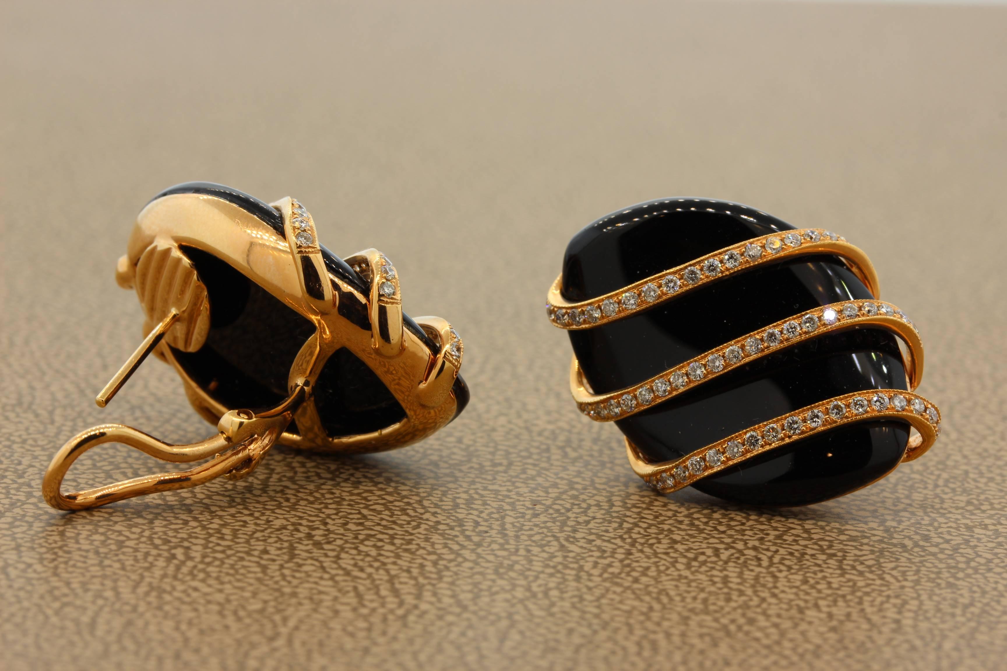 Schwarze Onyx-Diamant-Ohrringe aus Gold im Zustand „Neu“ im Angebot in Beverly Hills, CA