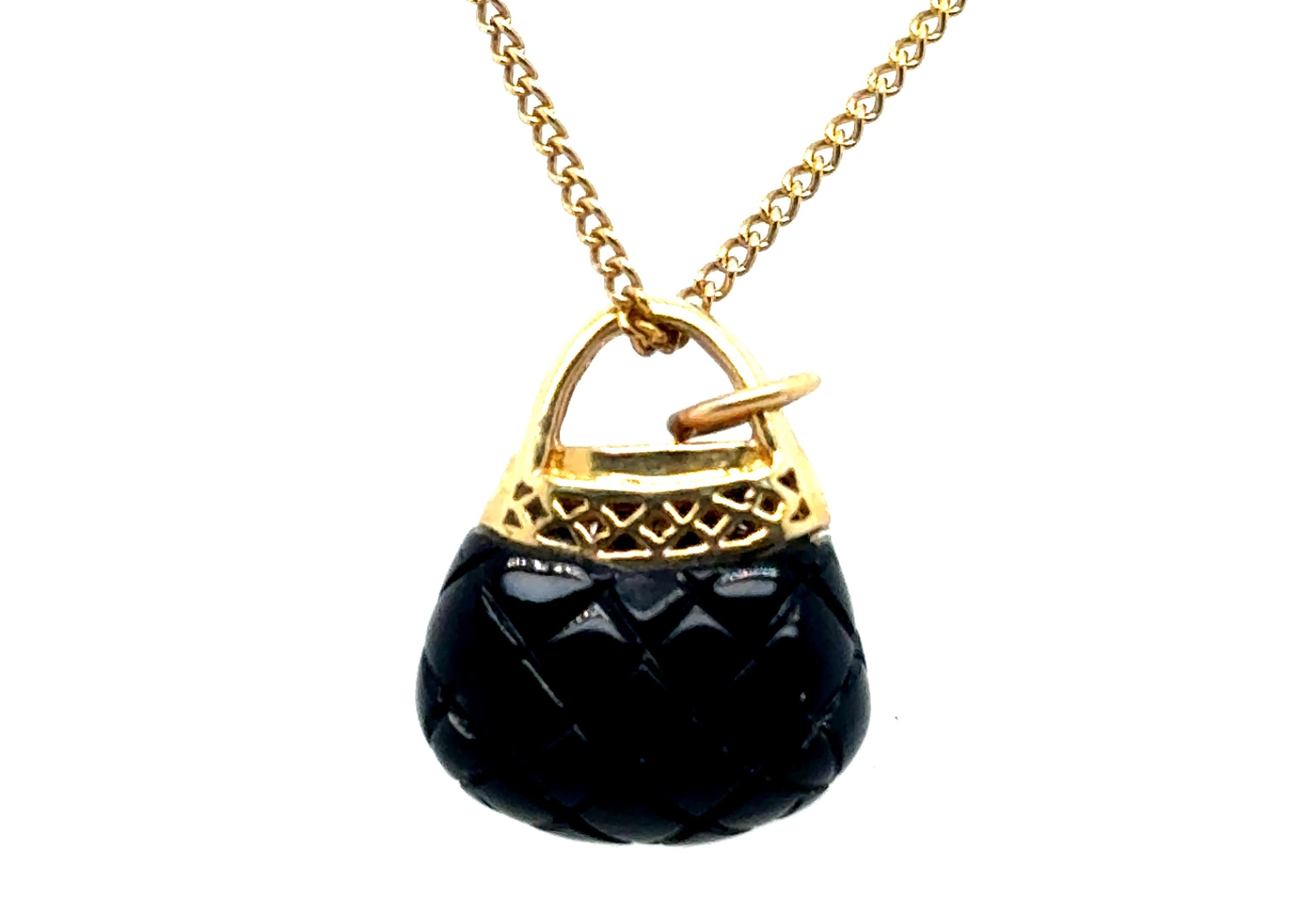 Burattato Ciondolo con diamante in onice nero Charm in oro giallo 14K Borsetta in vendita