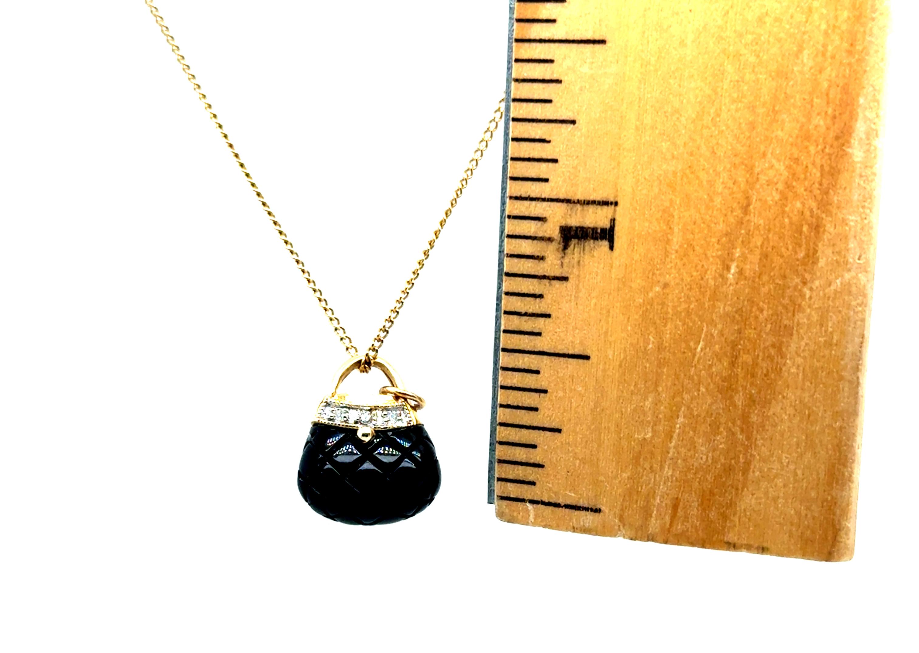 Donna Ciondolo con diamante in onice nero Charm in oro giallo 14K Borsetta in vendita