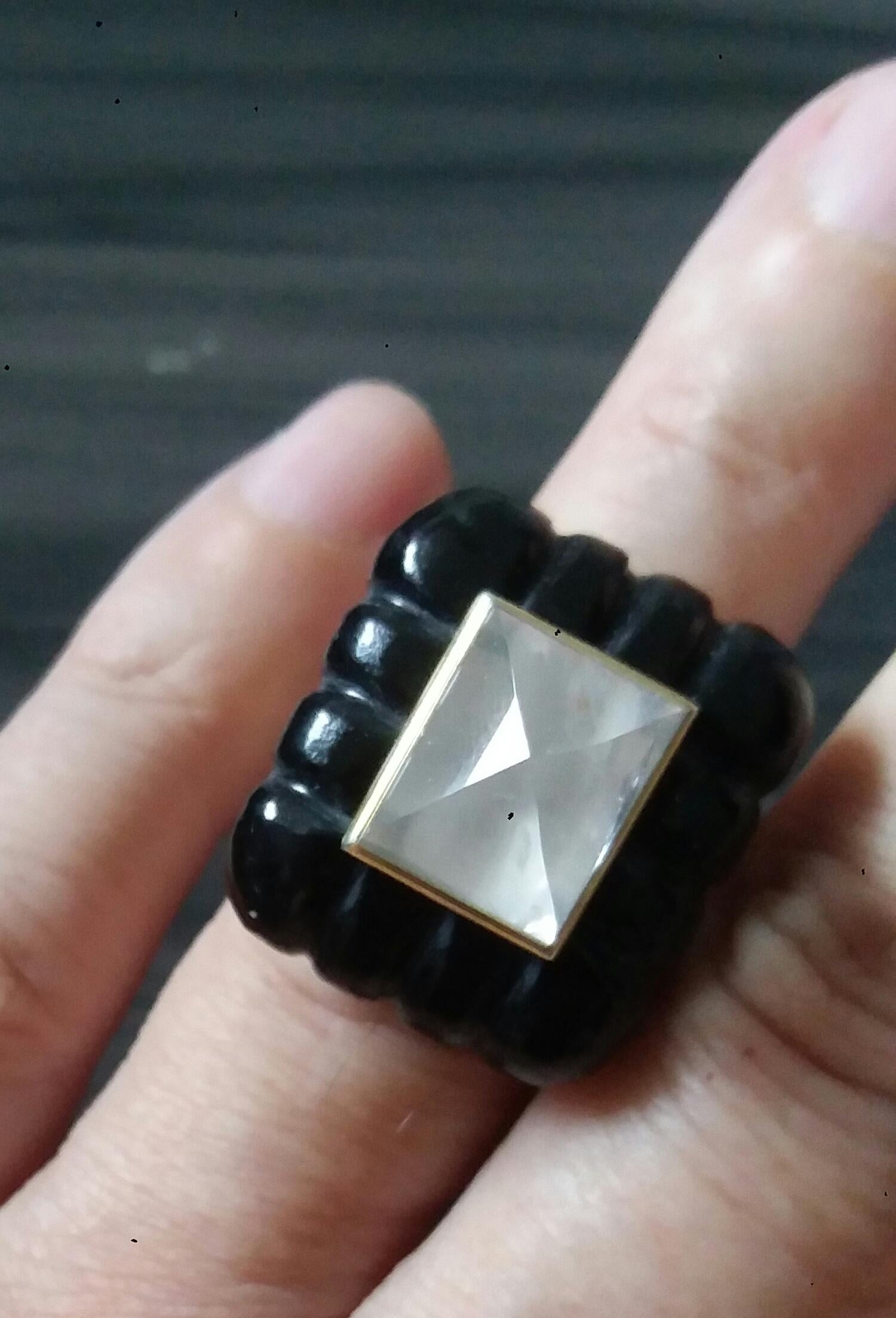 Schwarzer Onyx eingraviert Rechteckige Form Natürliche Quarz Pyramide 14k Solid Gold Ring im Angebot 4