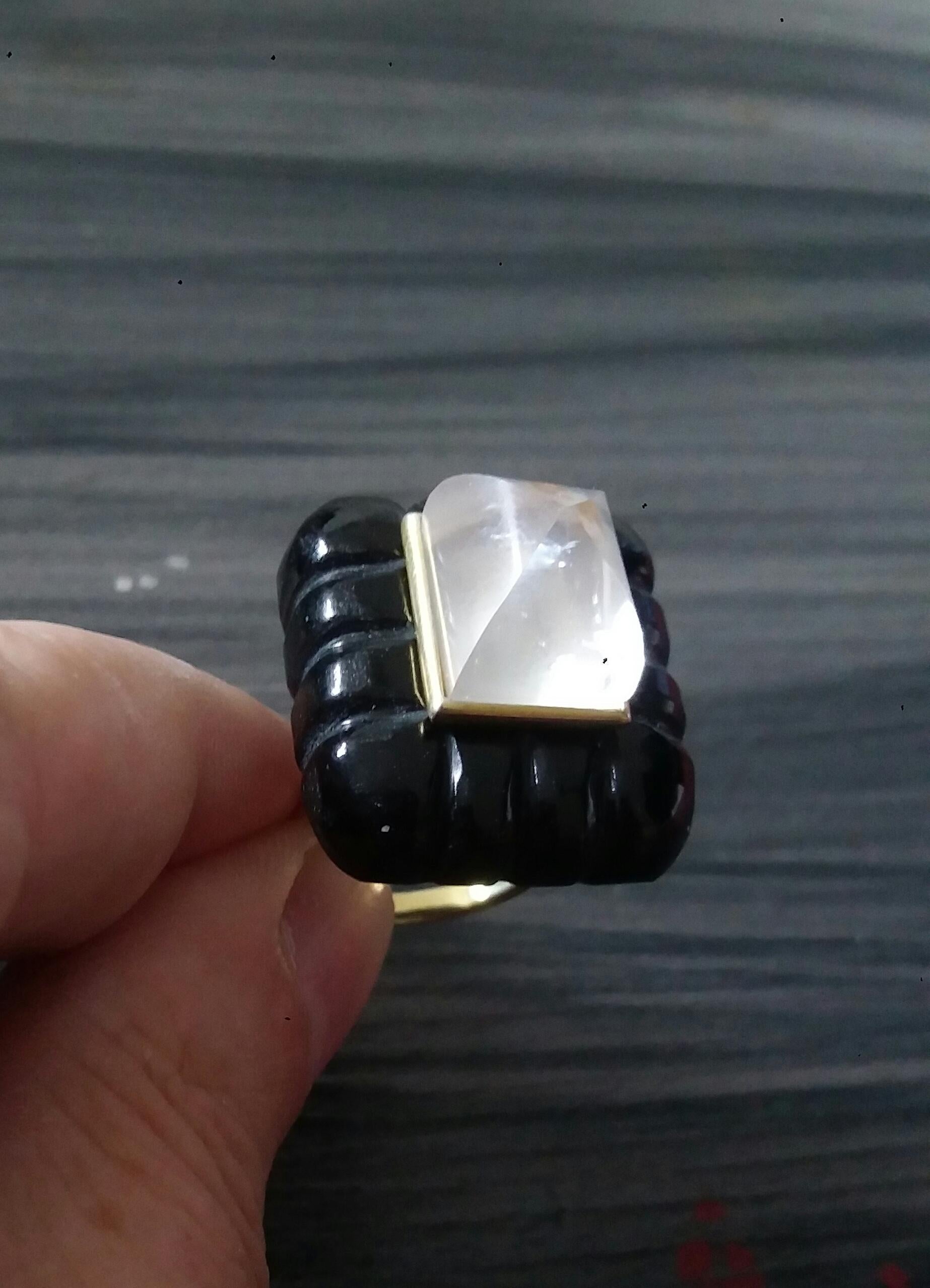 Schwarzer Onyx eingraviert Rechteckige Form Natürliche Quarz Pyramide 14k Solid Gold Ring im Angebot 5