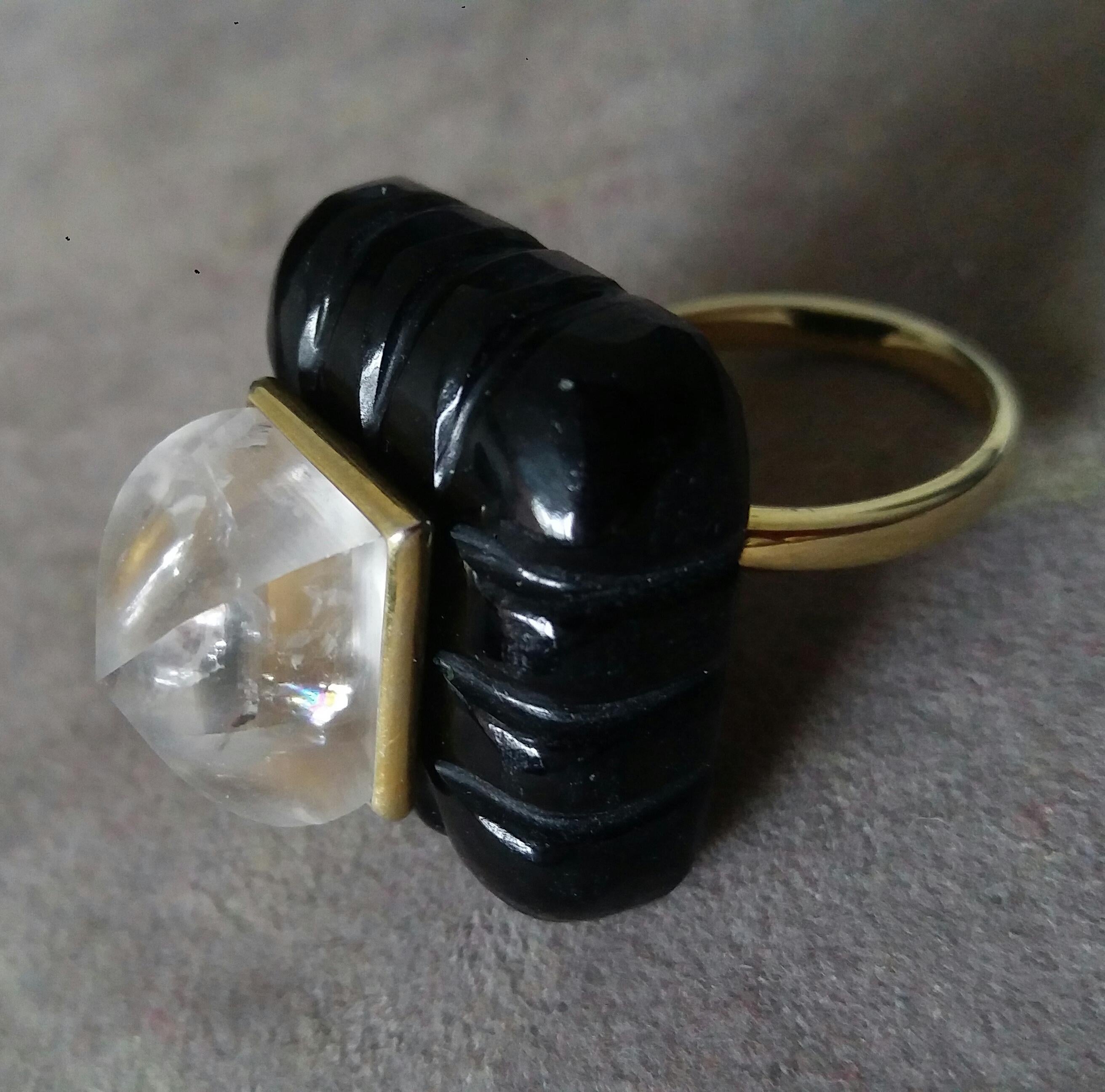 Schwarzer Onyx eingraviert Rechteckige Form Natürliche Quarz Pyramide 14k Solid Gold Ring (Art déco) im Angebot